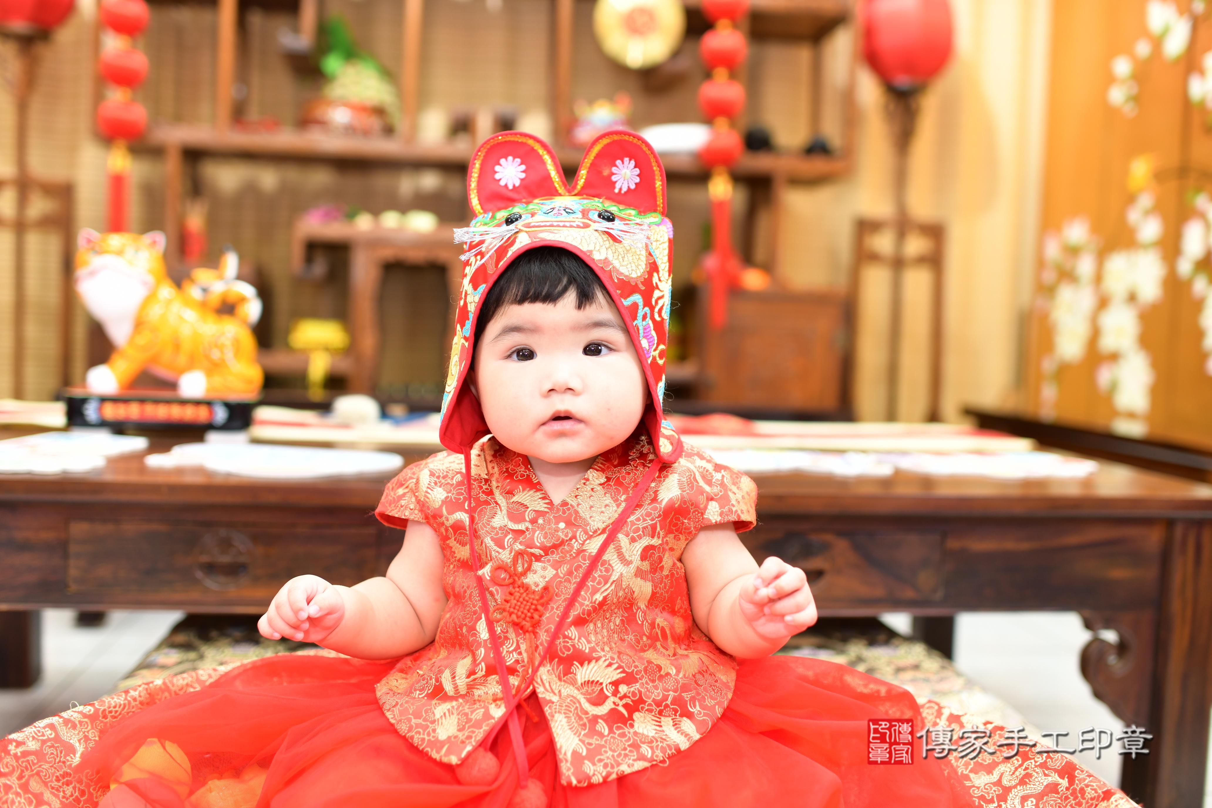 傳家手工印章台南店、抓周、度脺、中國風會場、傳家嬰兒古禮、吉祥話、抓周道具物品24種、拍照。抓周證書。寶寶抓周、滿周歲、生日快樂、祝福