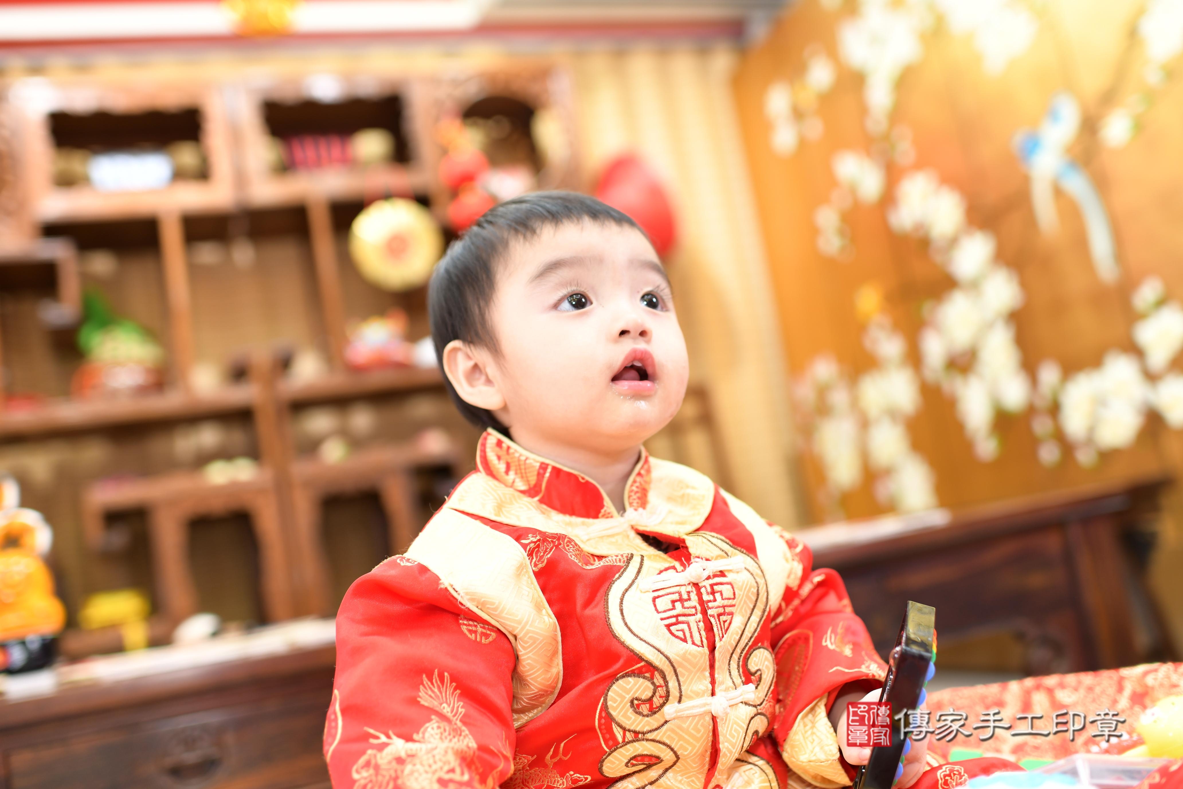 傳家手工印章台南店、抓周、度脺、中國風會場、傳家嬰兒古禮、吉祥話、抓周道具物品24種、拍照。抓周證書。寶寶抓周、滿周歲、生日快樂、祝福 傳家手工印章台南店、抓周、度脺、中國風會場、傳家嬰兒古禮、吉祥話、抓周道具物品24種、拍照。抓周證書。寶寶抓周、滿周歲、生日快樂、祝福