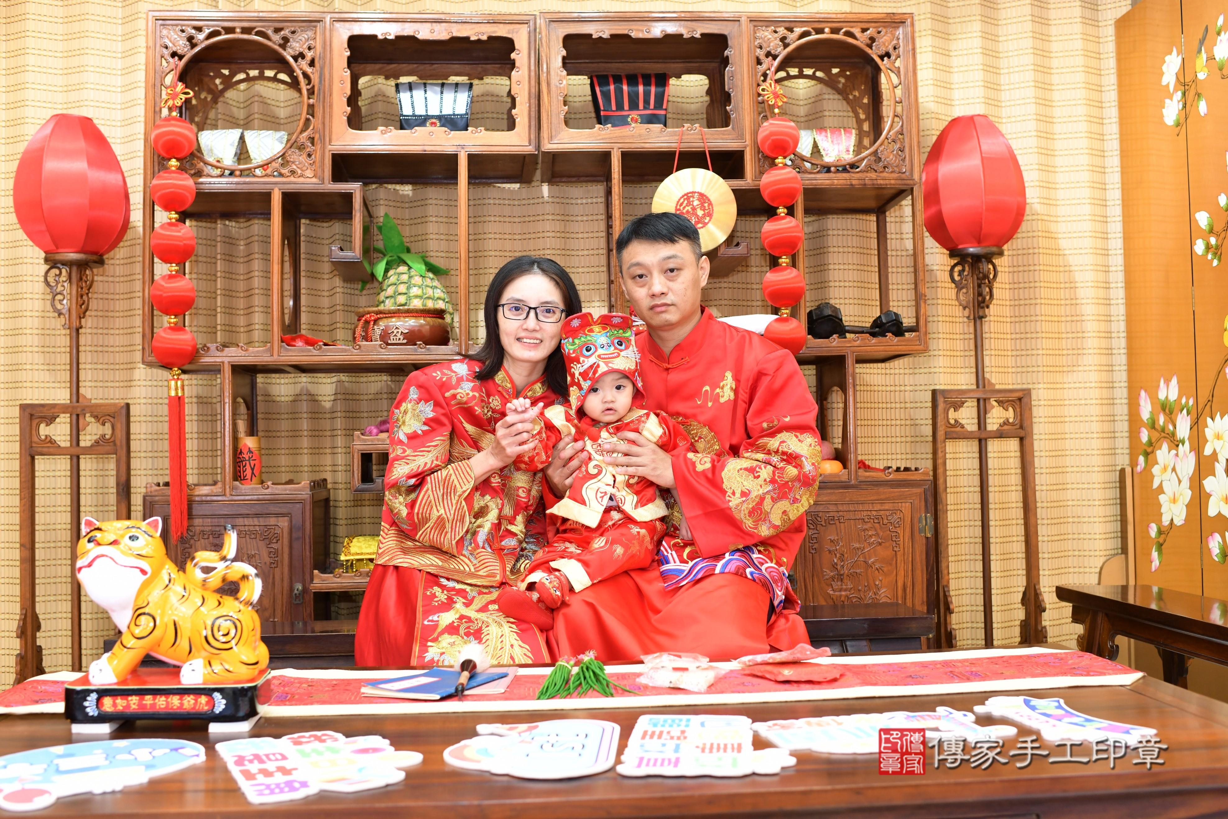 傳家手工印章台南店、抓周、度脺、中國風會場、傳家嬰兒古禮、吉祥話、抓周道具物品24種、拍照。抓周證書。寶寶抓周、滿周歲、生日快樂、祝福 傳家手工印章台南店、抓周、度脺、中國風會場、傳家嬰兒古禮、吉祥話、抓周道具物品24種、拍照。抓周證書。寶寶抓周、滿周歲、生日快樂、祝福