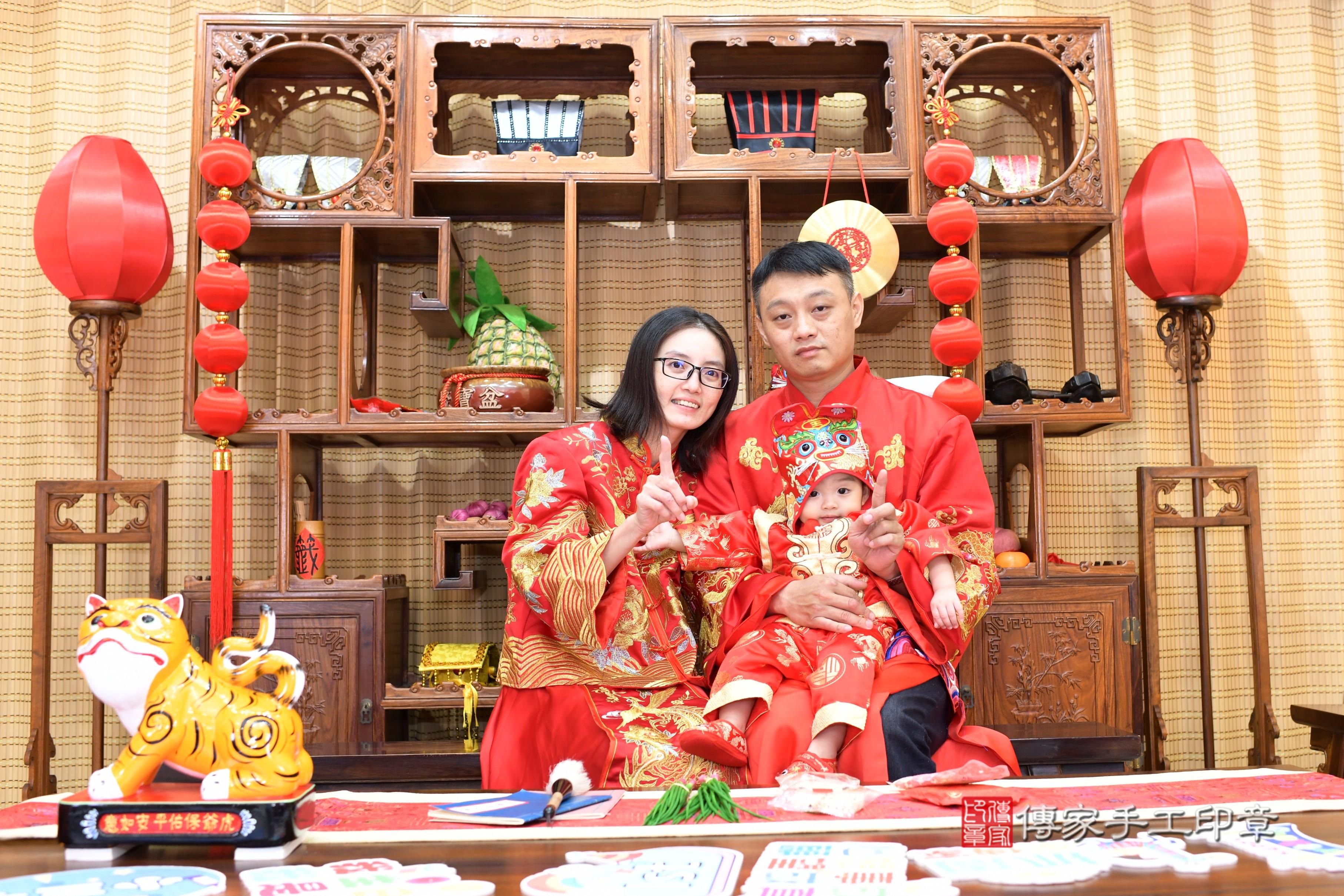 傳家手工印章台南店、抓周、度脺、中國風會場、傳家嬰兒古禮、吉祥話、抓周道具物品24種、拍照。抓周證書。寶寶抓周、滿周歲、生日快樂、祝福 傳家手工印章台南店、抓周、度脺、中國風會場、傳家嬰兒古禮、吉祥話、抓周道具物品24種、拍照。抓周證書。寶寶抓周、滿周歲、生日快樂、祝福