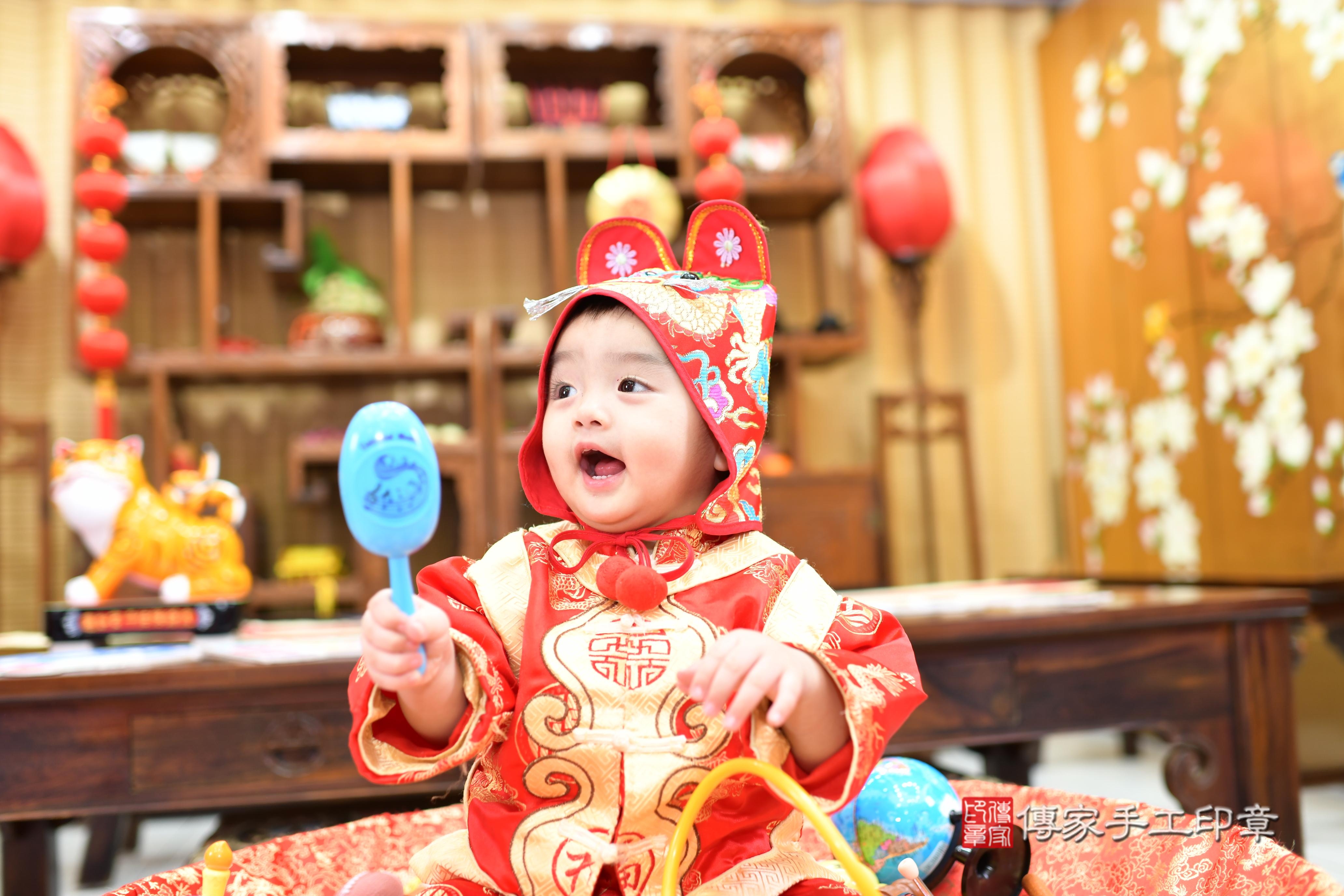 傳家手工印章台南店、抓周、度脺、中國風會場、傳家嬰兒古禮、吉祥話、抓周道具物品24種、拍照。抓周證書。寶寶抓周、滿周歲、生日快樂、祝福 傳家手工印章台南店、抓周、度脺、中國風會場、傳家嬰兒古禮、吉祥話、抓周道具物品24種、拍照。抓周證書。寶寶抓周、滿周歲、生日快樂、祝福