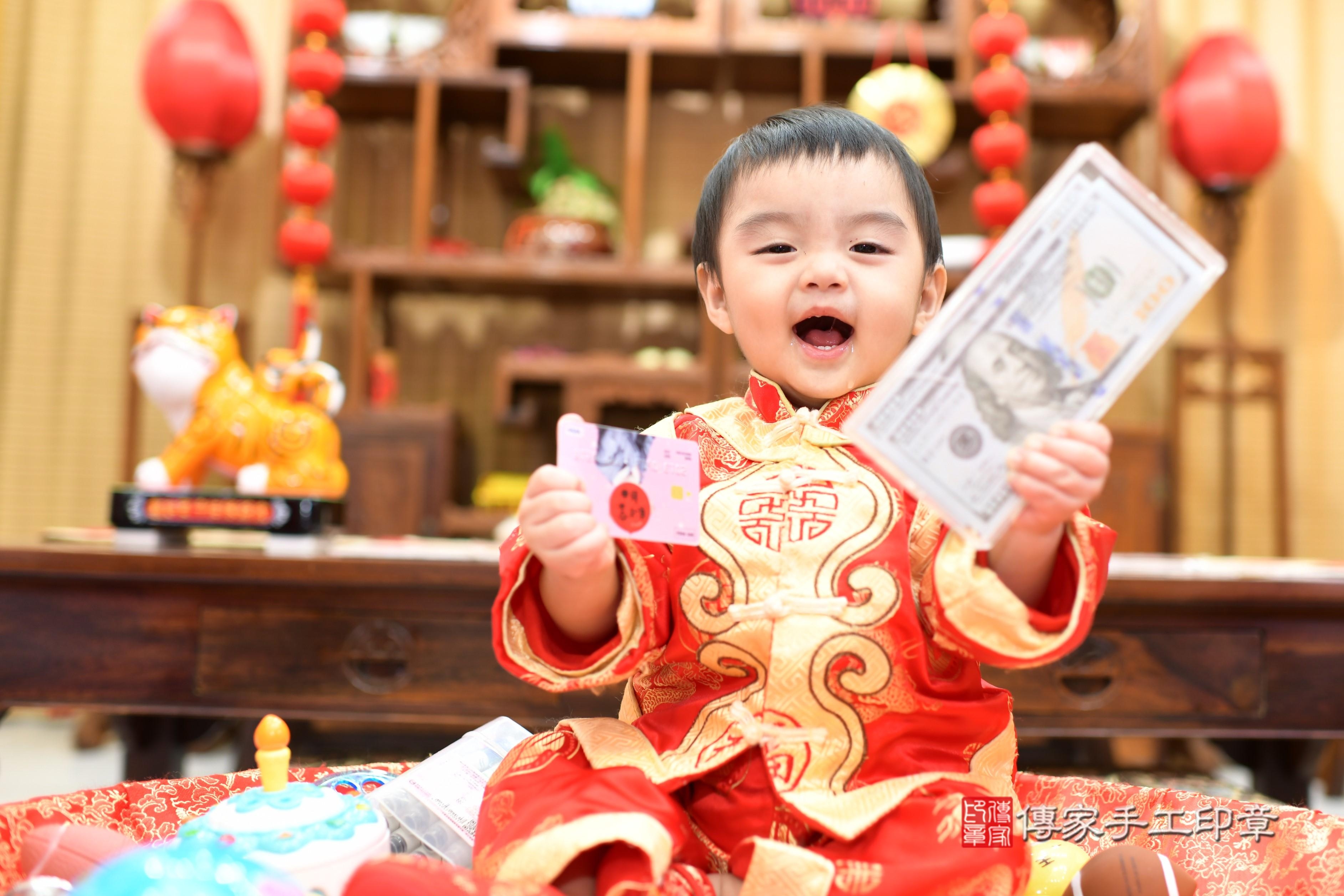 傳家手工印章台南店、抓周、度脺、中國風會場、傳家嬰兒古禮、吉祥話、抓周道具物品24種、拍照。抓周證書。寶寶抓周、滿周歲、生日快樂、祝福 傳家手工印章台南店、抓周、度脺、中國風會場、傳家嬰兒古禮、吉祥話、抓周道具物品24種、拍照。抓周證書。寶寶抓周、滿周歲、生日快樂、祝福