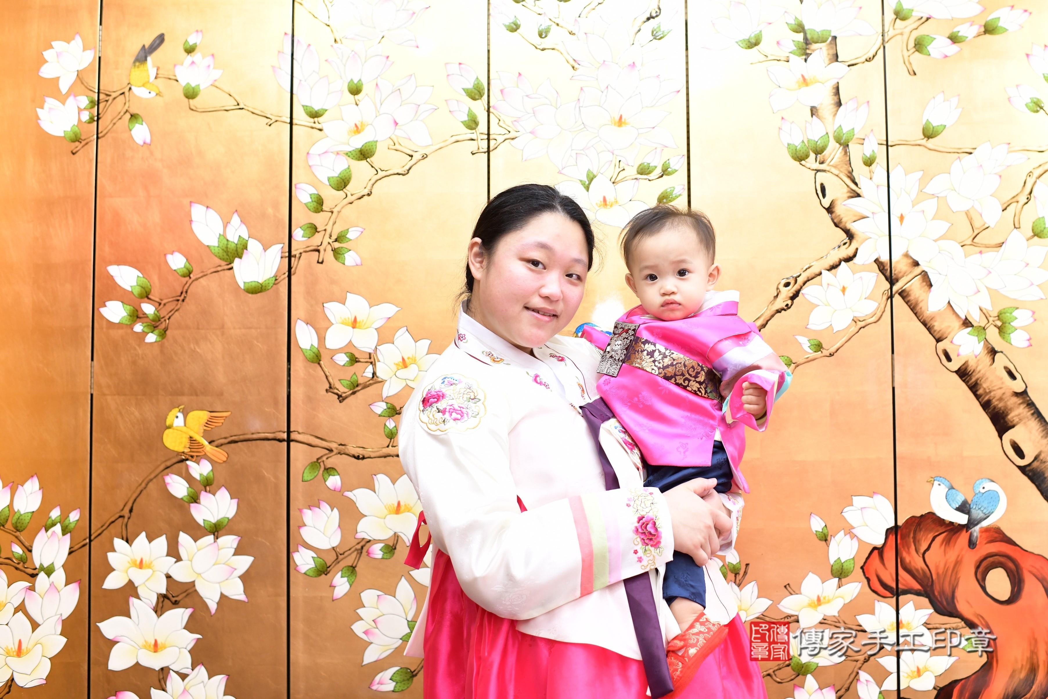 傳家手工印章台南店、抓周、度脺、中國風會場、傳家嬰兒古禮、吉祥話、抓周道具物品24種、拍照。抓周證書。寶寶抓周、滿周歲、生日快樂、祝福 傳家手工印章台南店、抓周、度脺、中國風會場、傳家嬰兒古禮、吉祥話、抓周道具物品24種、拍照。抓周證書。寶寶抓周、滿周歲、生日快樂、祝福