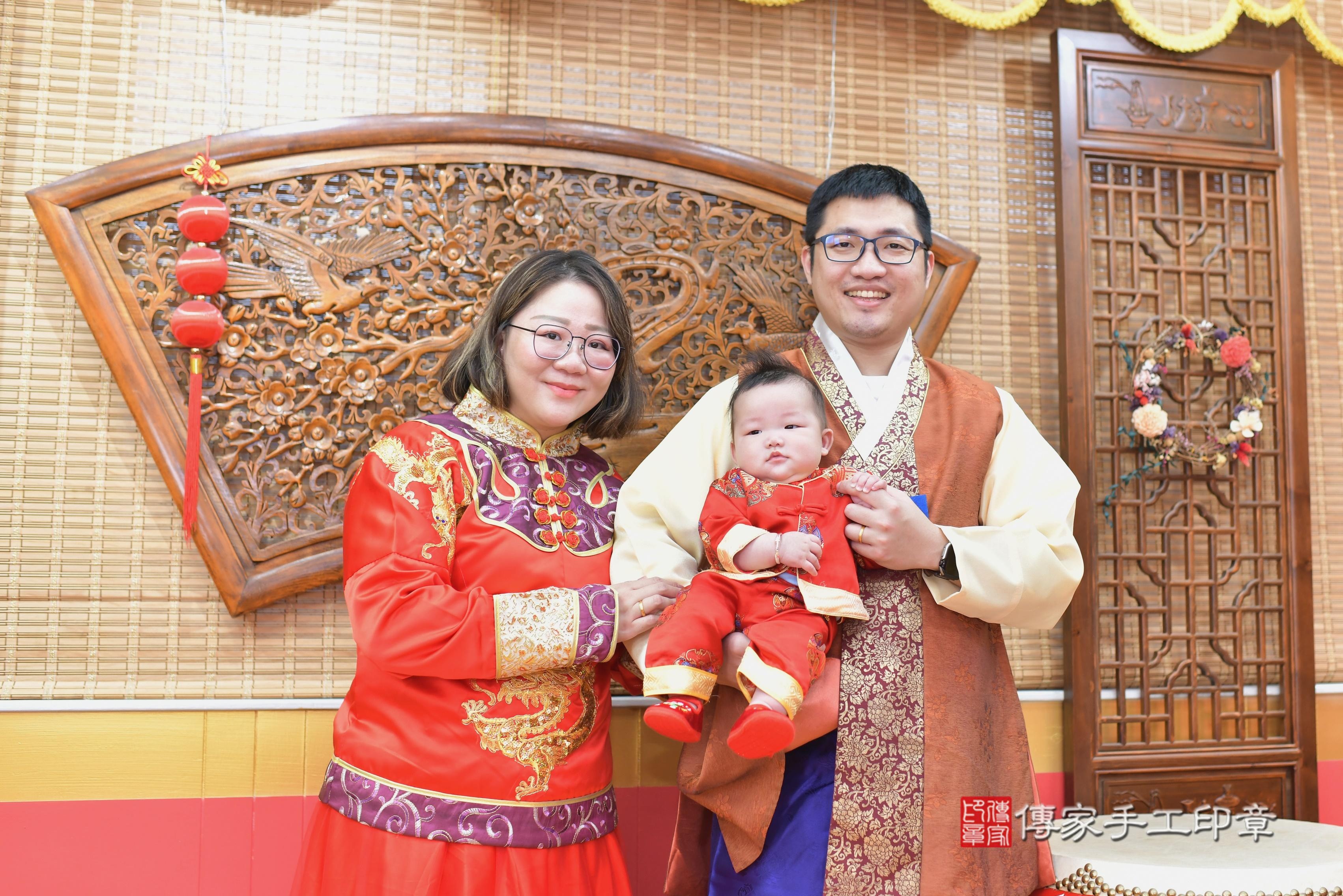 傳家手工印章桃園店、抓周、度脺、中國風會場、傳家嬰兒古禮、吉祥話、抓周道具物品24種、拍照。抓周證書。寶寶抓周、滿周歲、生日快樂、祝福