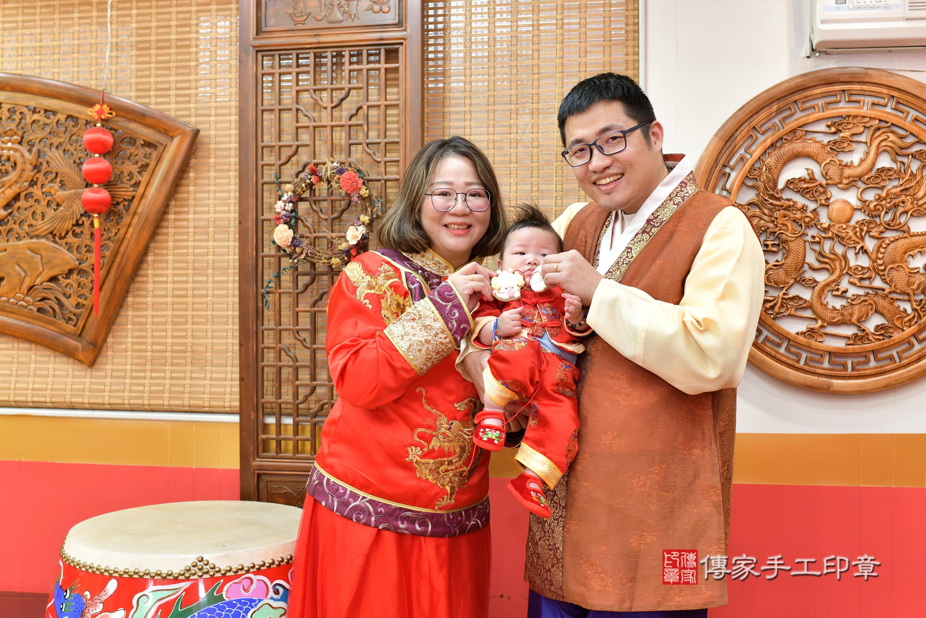 傳家手工印章桃園店、抓周、度脺、中國風會場、傳家嬰兒古禮、吉祥話、抓周道具物品24種、拍照。抓周證書。寶寶抓周、滿周歲、生日快樂、祝福