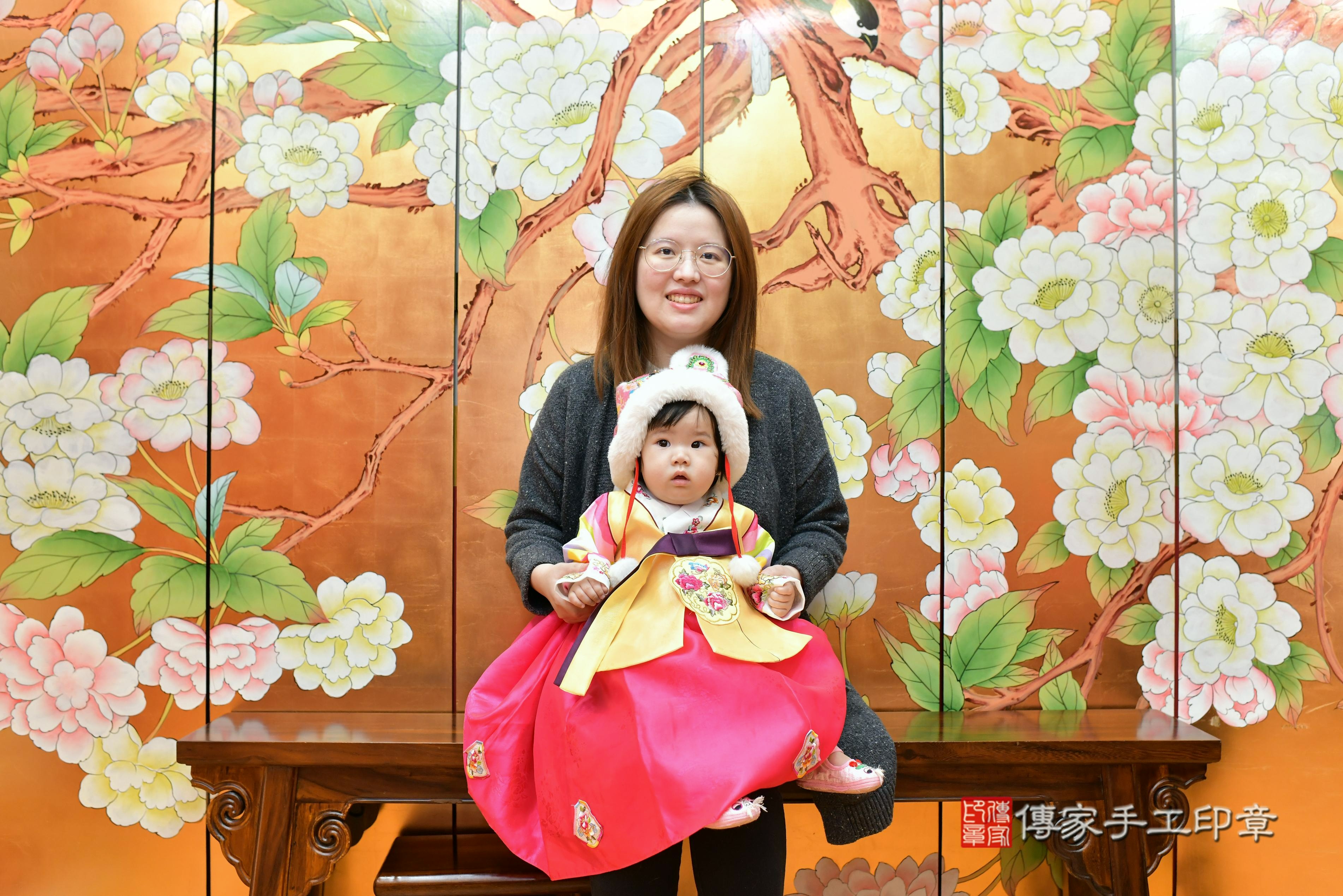 傳家手工印章桃園店、抓周、度脺、中國風會場、傳家嬰兒古禮、吉祥話、抓周道具物品24種、拍照。抓周證書。寶寶抓周、滿周歲、生日快樂、祝福 傳家手工印章桃園店、抓周、度脺、中國風會場、傳家嬰兒古禮、吉祥話、抓周道具物品24種、拍照。抓周證書。寶寶抓周、滿周歲、生日快樂、祝福