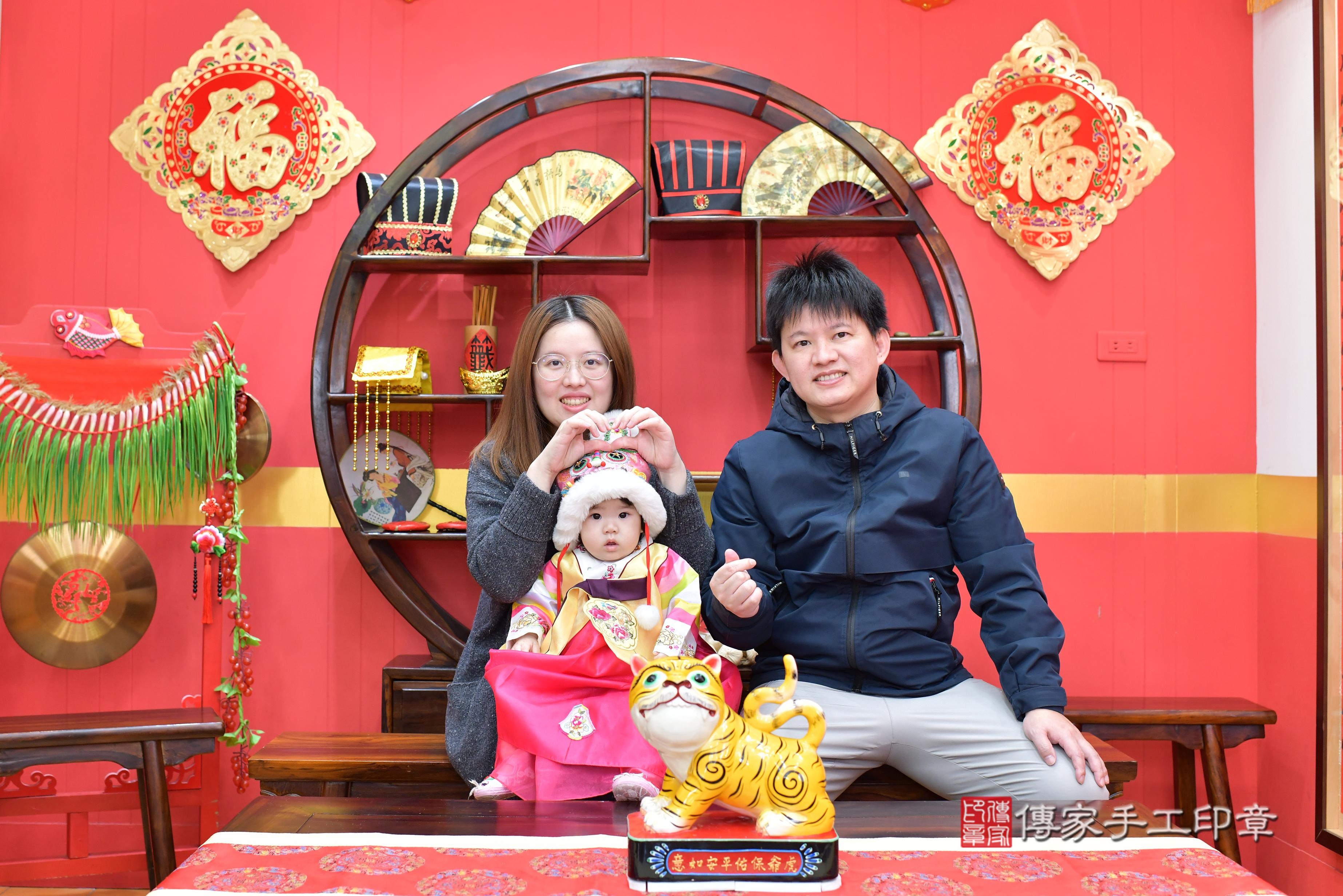 傳家手工印章桃園店、抓周、度脺、中國風會場、傳家嬰兒古禮、吉祥話、抓周道具物品24種、拍照。抓周證書。寶寶抓周、滿周歲、生日快樂、祝福 傳家手工印章桃園店、抓周、度脺、中國風會場、傳家嬰兒古禮、吉祥話、抓周道具物品24種、拍照。抓周證書。寶寶抓周、滿周歲、生日快樂、祝福