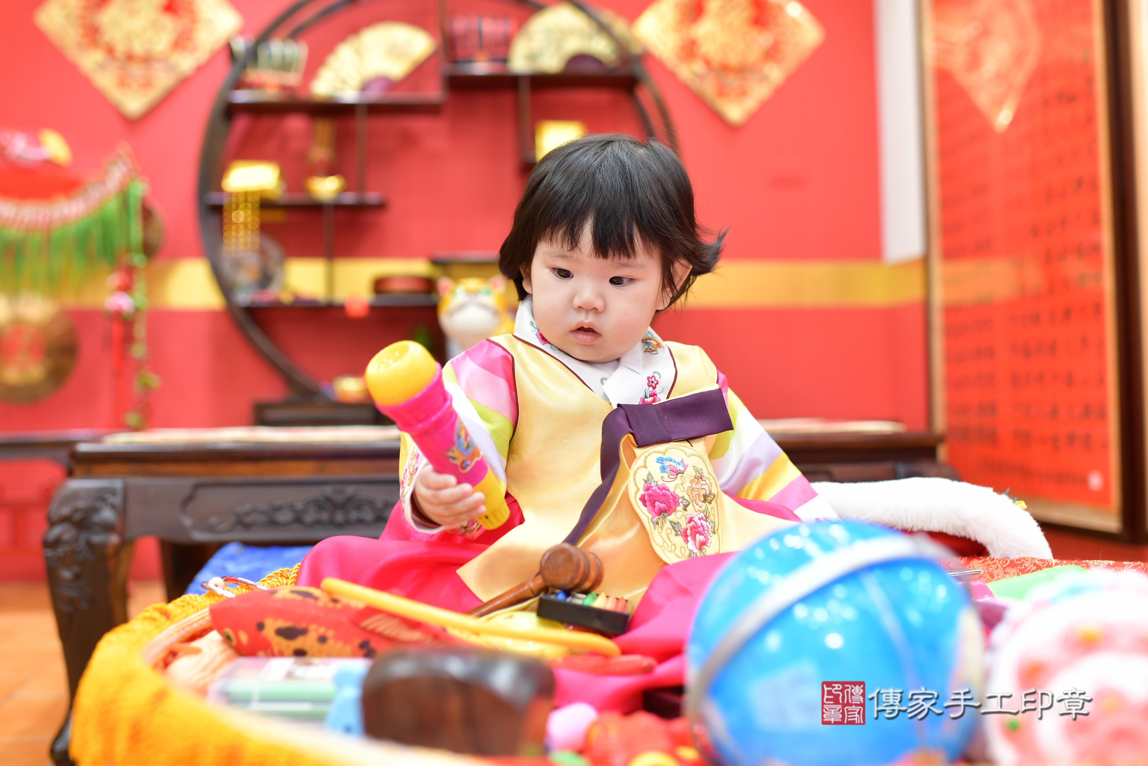 傳家手工印章桃園店、抓周、度脺、中國風會場、傳家嬰兒古禮、吉祥話、抓周道具物品24種、拍照。抓周證書。寶寶抓周、滿周歲、生日快樂、祝福 傳家手工印章桃園店、抓周、度脺、中國風會場、傳家嬰兒古禮、吉祥話、抓周道具物品24種、拍照。抓周證書。寶寶抓周、滿周歲、生日快樂、祝福