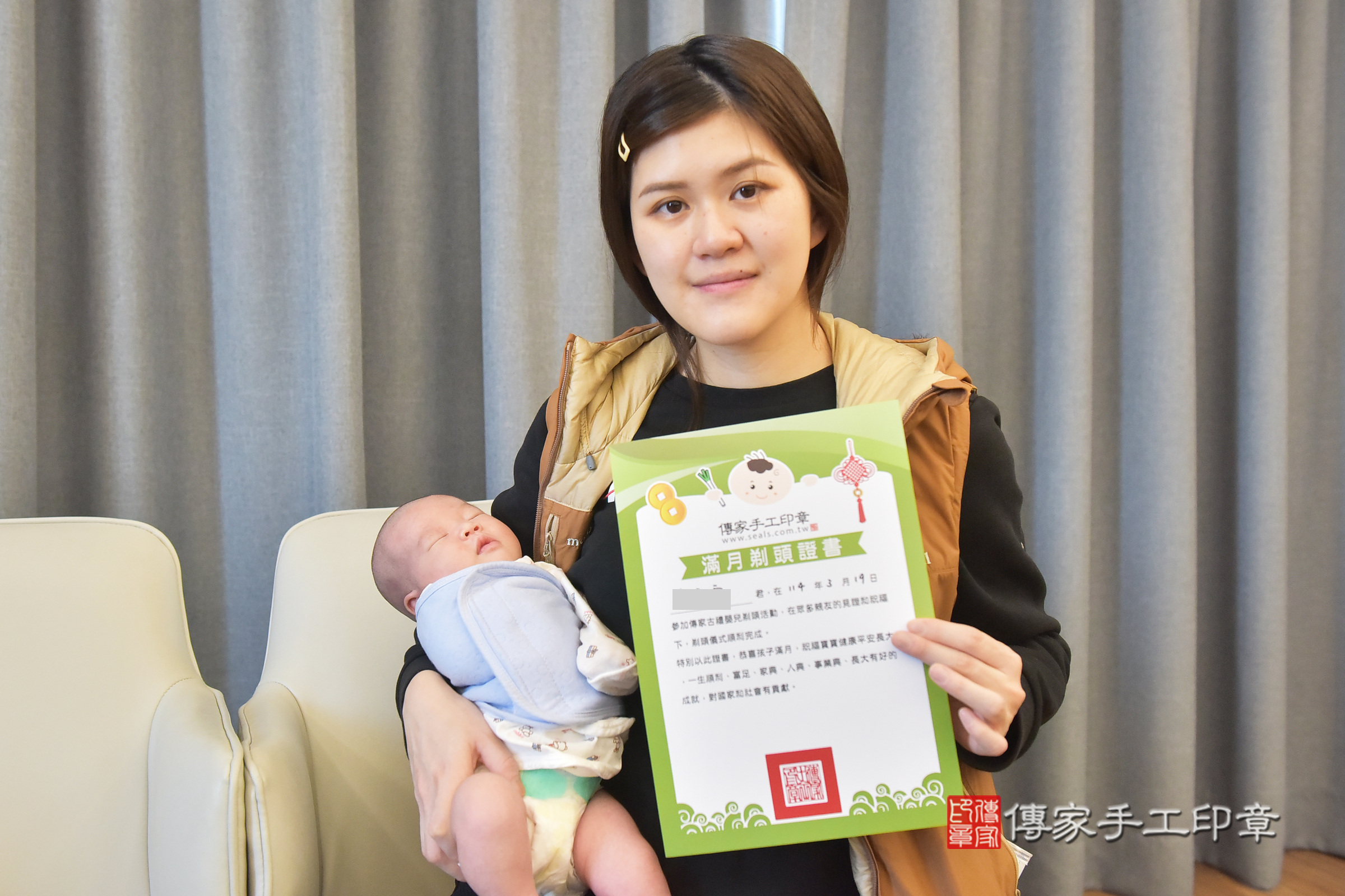 孟孟寶寶(台中市南區到府嬰兒孟孟寶寶滿月剃頭理髮、到府嬰兒剃胎毛儀式吉祥話)。到府剃頭剃胎毛主持、專業拍照、證書。★購買「臍帶章、肚臍章、胎毛筆刷印章」贈送：剃頭、收涎、抓周，三選一。2025.3.19，照片11