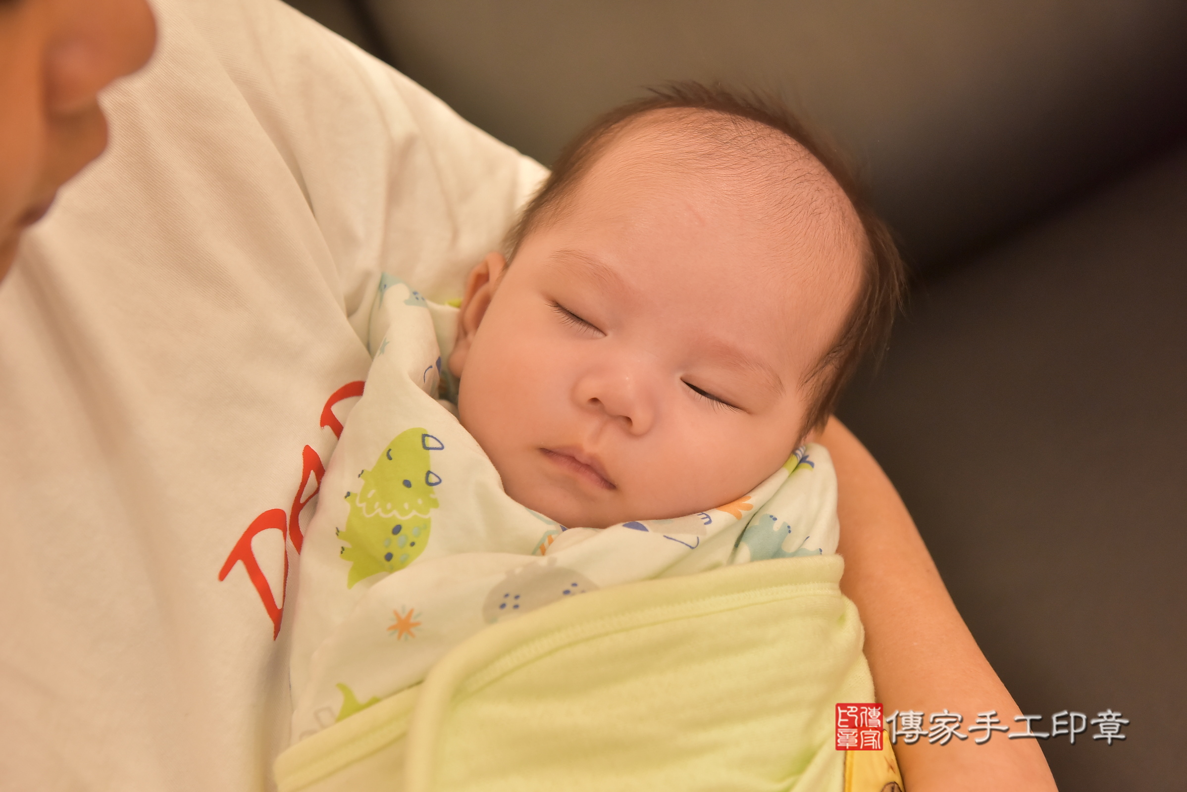 浩浩寶寶(台中市新社區到府嬰兒浩浩寶寶滿月剃頭理髮、到府嬰兒剃胎毛儀式吉祥話)。到府剃頭剃胎毛主持、專業拍照、證書。★購買「臍帶章、肚臍章、胎毛筆刷印章」贈送：剃頭、收涎、抓周，三選一。2025.3.31，照片6