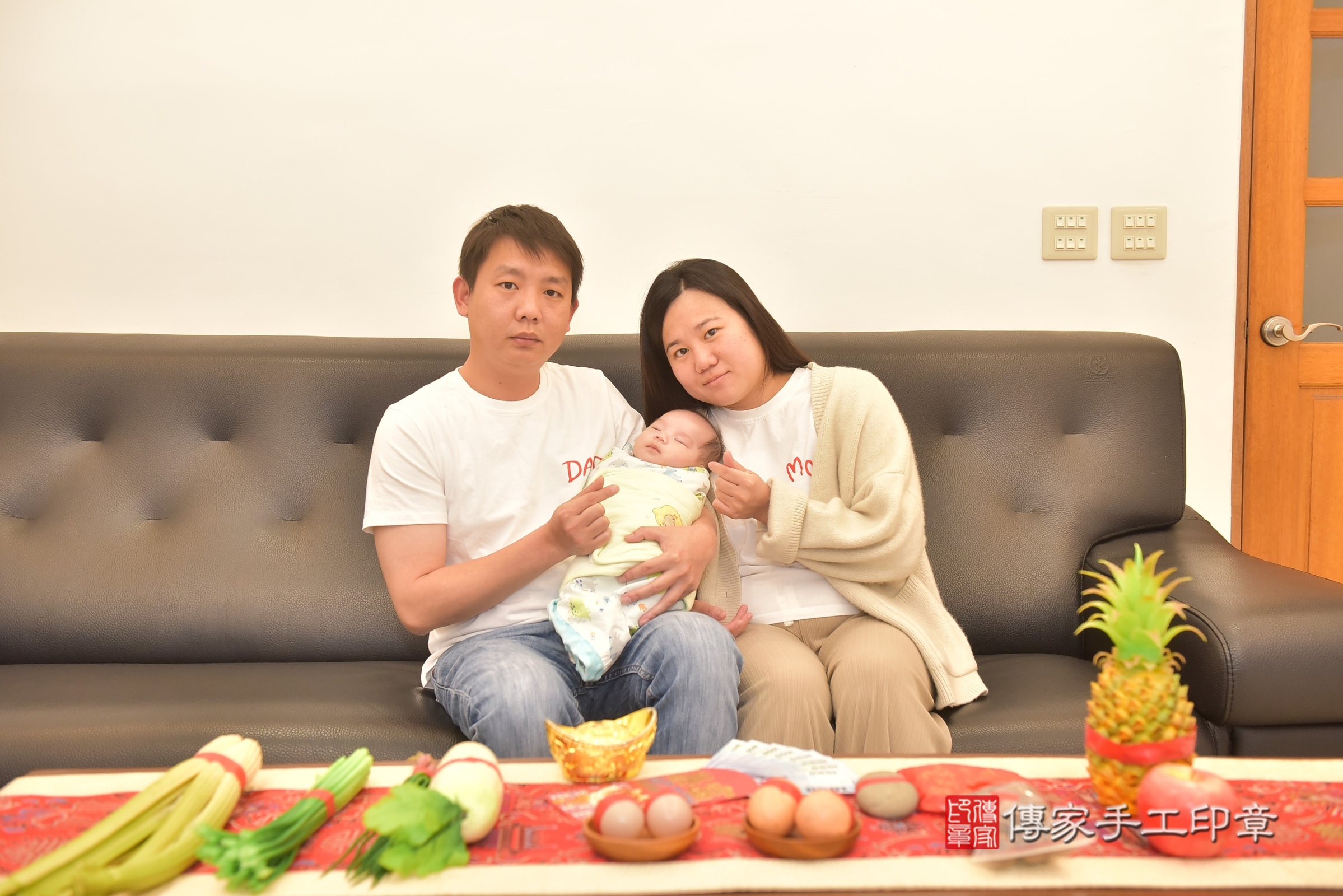 浩浩寶寶(台中市新社區到府嬰兒浩浩寶寶滿月剃頭理髮、到府嬰兒剃胎毛儀式吉祥話)。到府剃頭剃胎毛主持、專業拍照、證書。★購買「臍帶章、肚臍章、胎毛筆刷印章」贈送：剃頭、收涎、抓周，三選一。2025.3.31，照片1