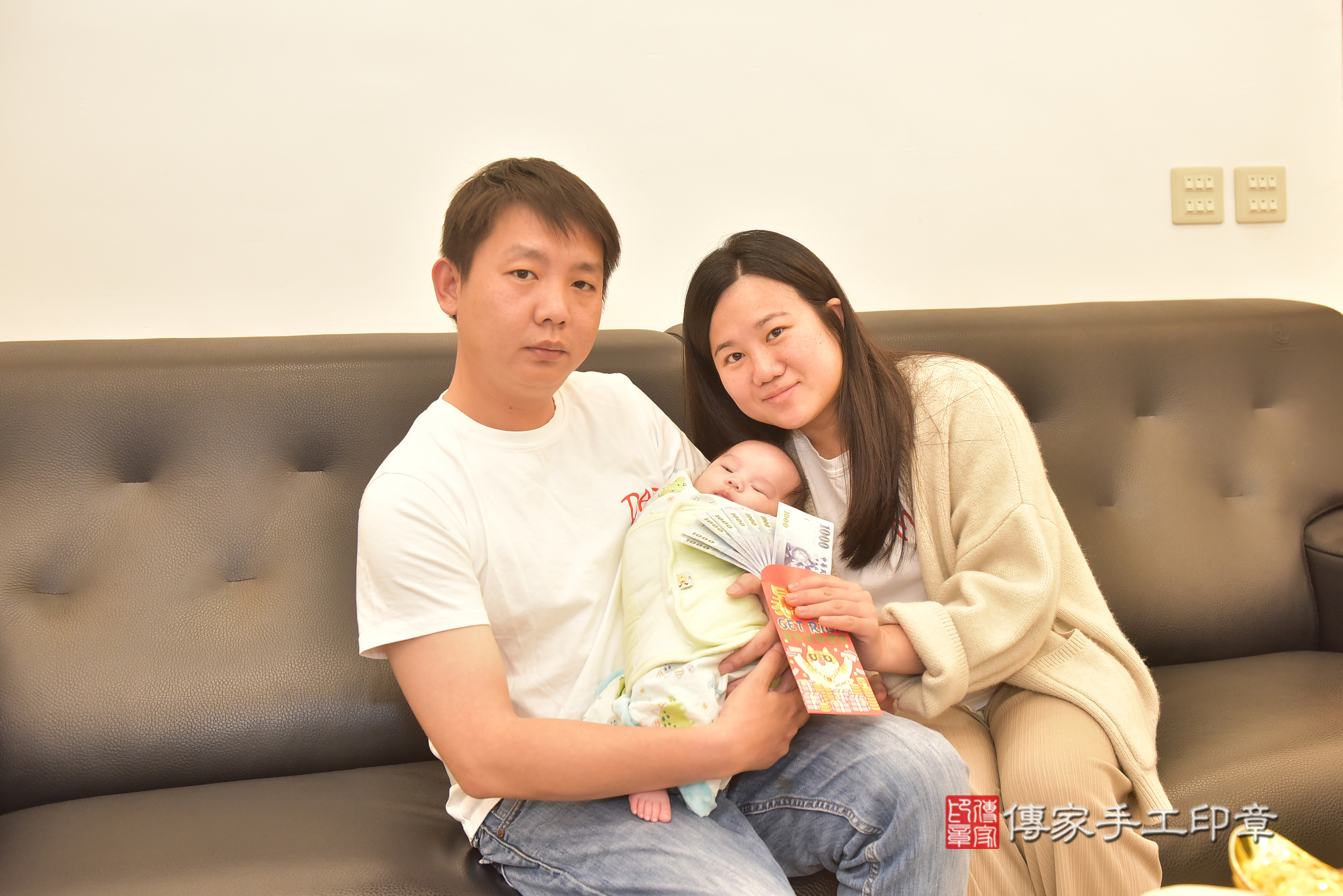 浩浩寶寶(台中市新社區到府嬰兒浩浩寶寶滿月剃頭理髮、到府嬰兒剃胎毛儀式吉祥話)。到府剃頭剃胎毛主持、專業拍照、證書。★購買「臍帶章、肚臍章、胎毛筆刷印章」贈送：剃頭、收涎、抓周，三選一。2025.3.31，照片5