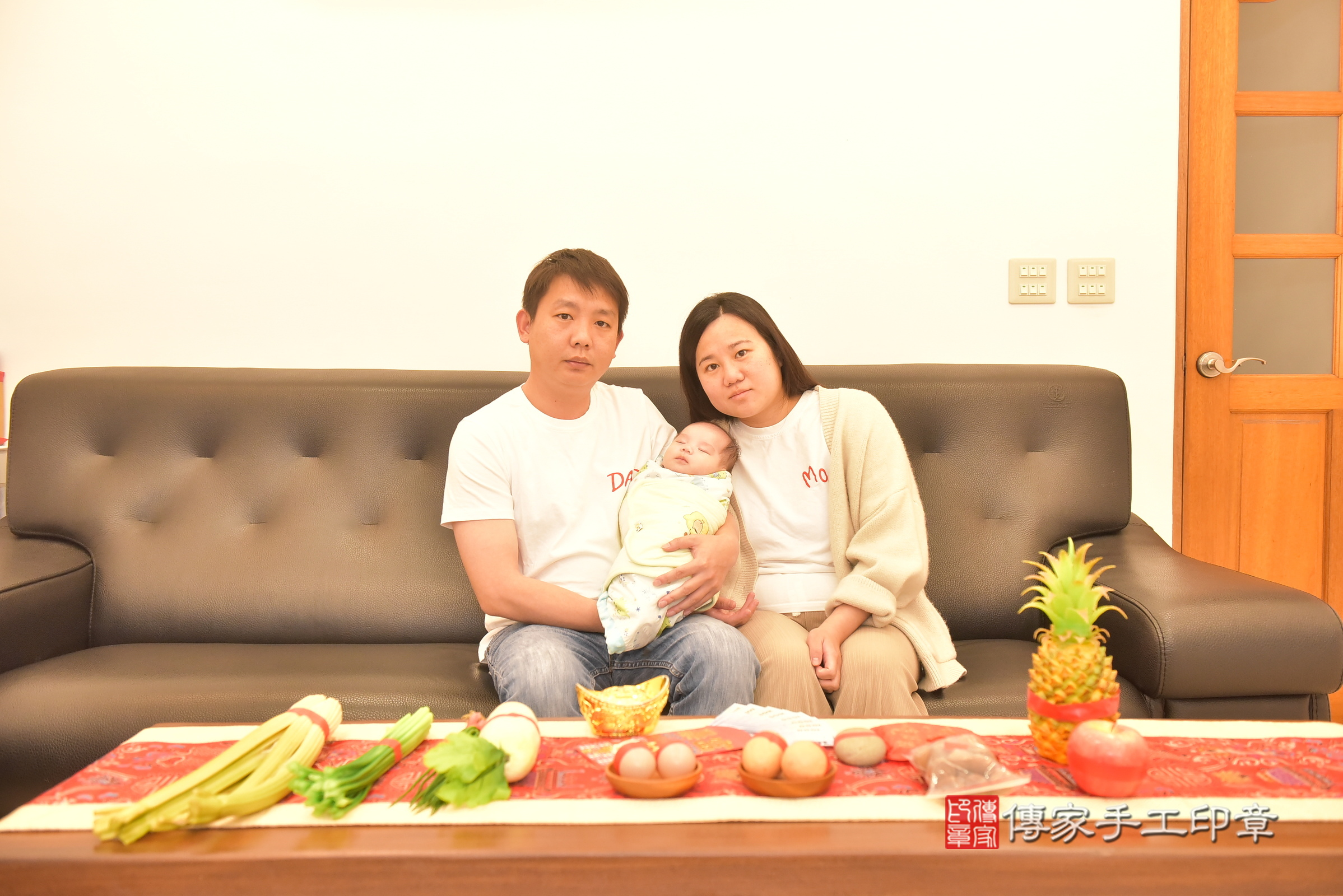 浩浩寶寶(台中市新社區到府嬰兒浩浩寶寶滿月剃頭理髮、到府嬰兒剃胎毛儀式吉祥話)。到府剃頭剃胎毛主持、專業拍照、證書。★購買「臍帶章、肚臍章、胎毛筆刷印章」贈送：剃頭、收涎、抓周，三選一。2025.3.31，照片3
