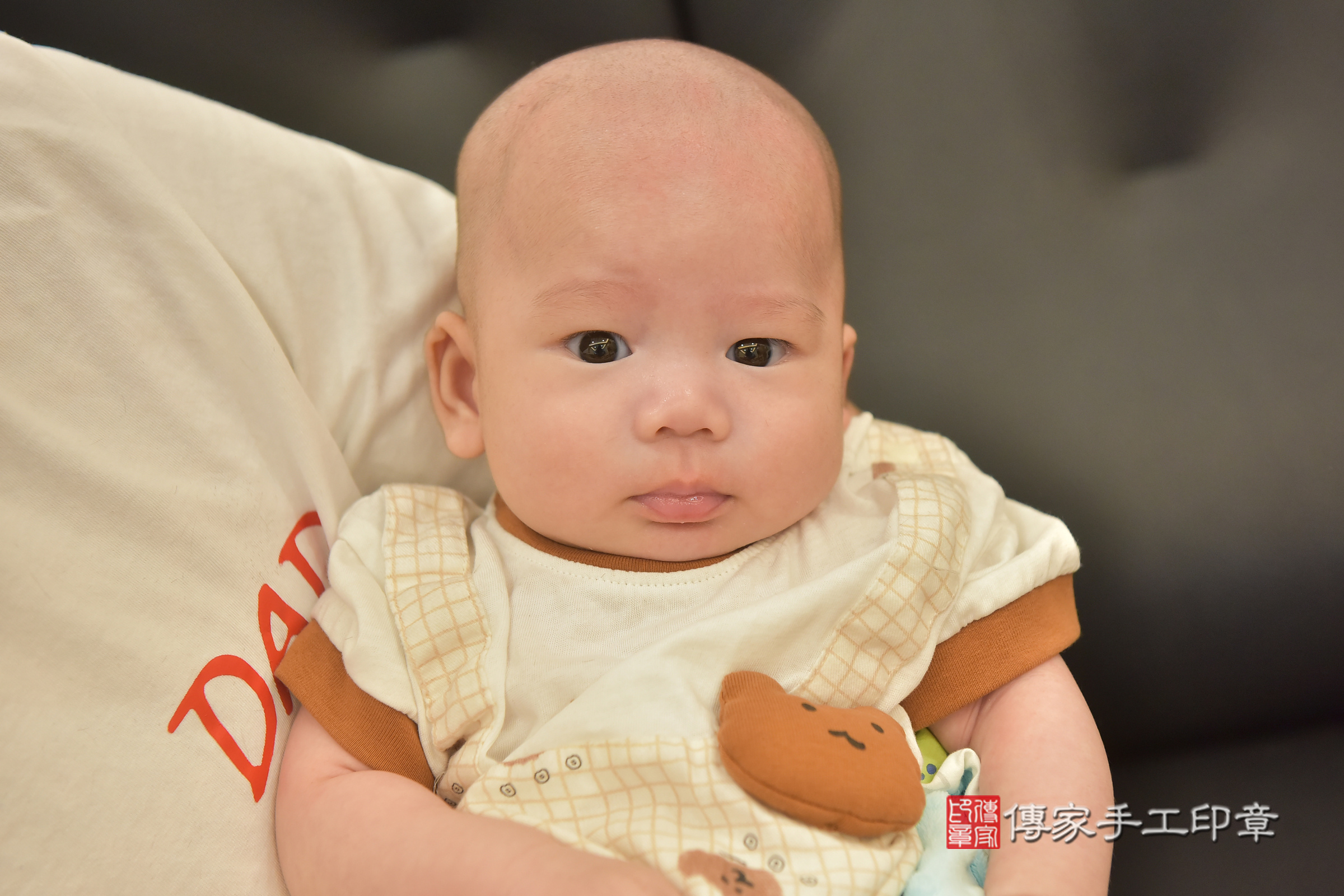 浩浩寶寶(台中市新社區到府嬰兒浩浩寶寶滿月剃頭理髮、到府嬰兒剃胎毛儀式吉祥話)。到府剃頭剃胎毛主持、專業拍照、證書。★購買「臍帶章、肚臍章、胎毛筆刷印章」贈送：剃頭、收涎、抓周，三選一。2025.3.31，照片7