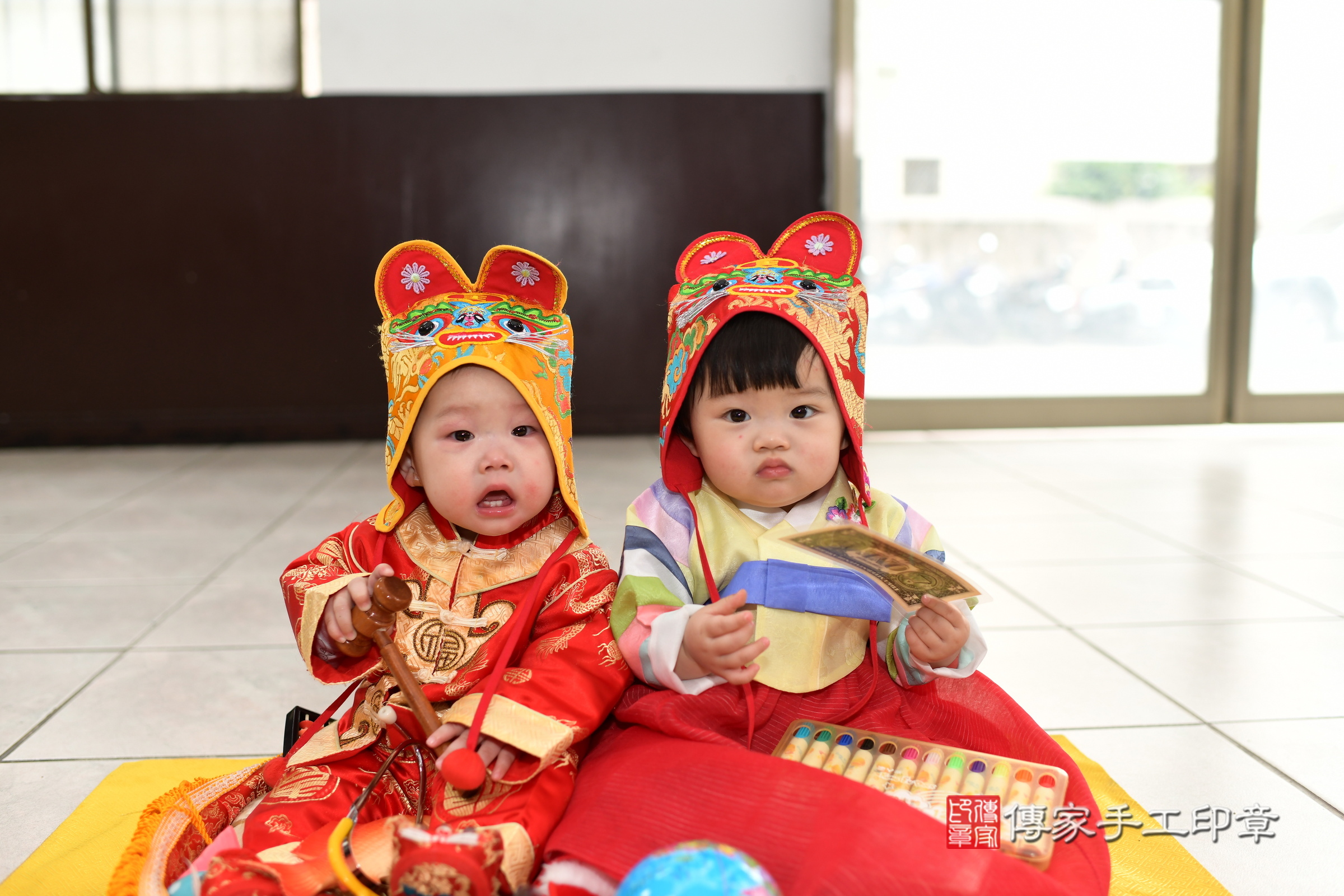 新北市永和區希希寶寶和達達寶寶抓周推薦：傳家新北店到府抓周，嬰兒古禮抓周流程儀式吉祥話、抓周道具物品24種、拍照。抓周證書。2025.4.3，照片1