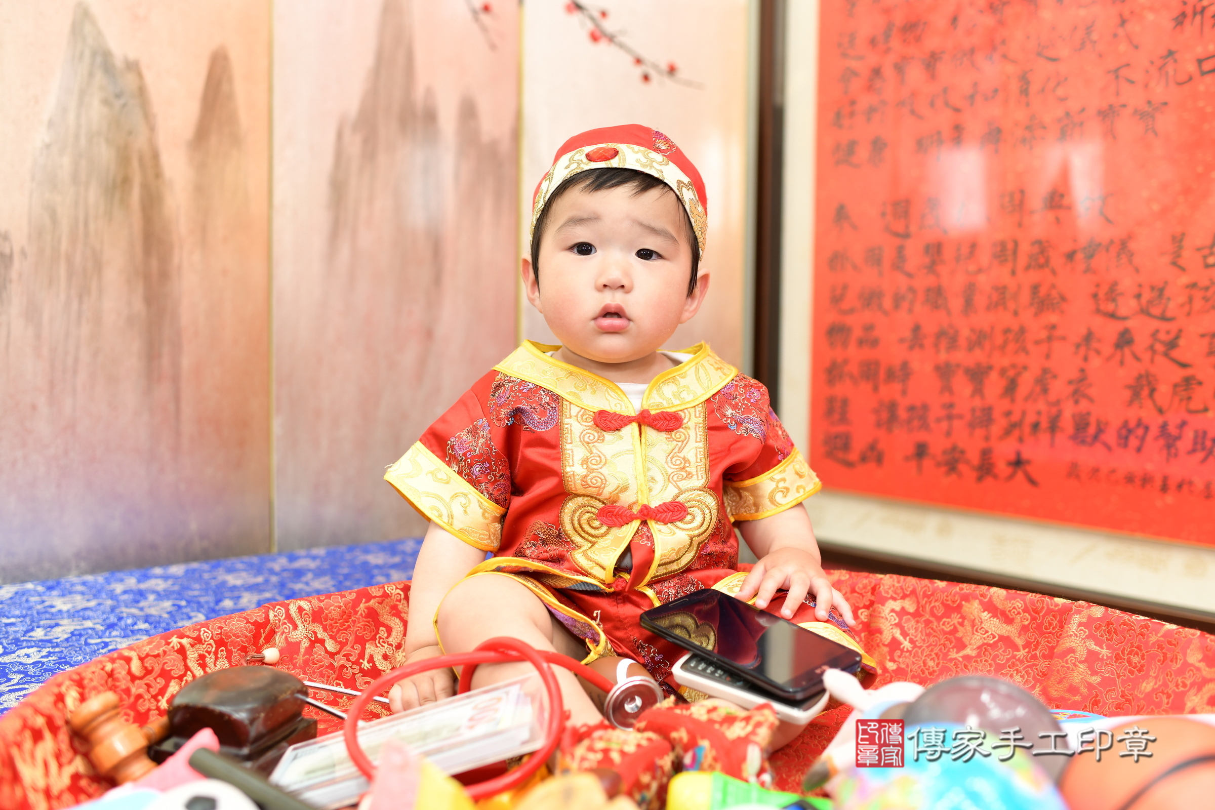 新北市永和區辰辰寶寶抓周推薦：傳家新北店抓周度脺中國風會場，嬰兒古禮抓周流程儀式吉祥話、抓周道具物品24種、拍照。抓周證書。2025.4.11，照片1