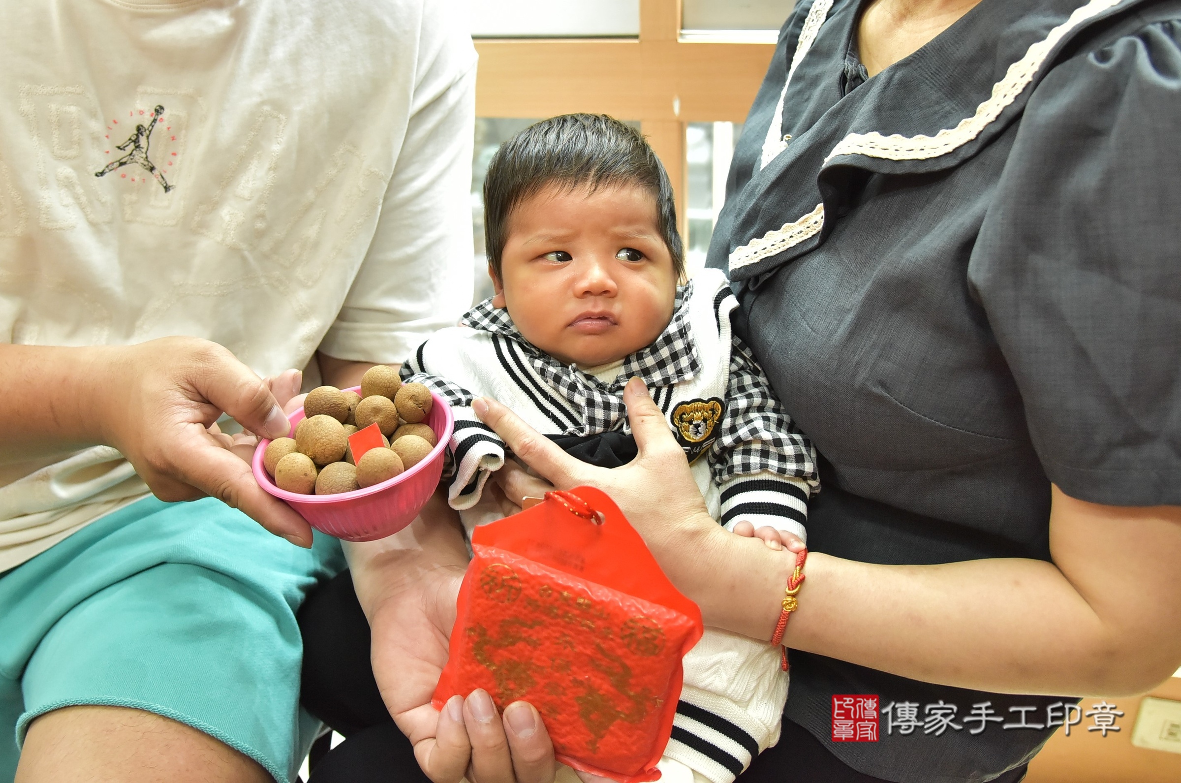 森森寶寶(新北市永和區嬰兒寶寶滿月剃頭理髮、嬰兒剃胎毛儀式吉祥話)。中國風會場，爸媽寶貝穿「日中韓」古裝禮服。專業拍照、證書。★購買「臍帶章、肚臍章、胎毛筆刷印章」贈送：剃頭、收涎、抓周，三選一。2025.4.6，照片7