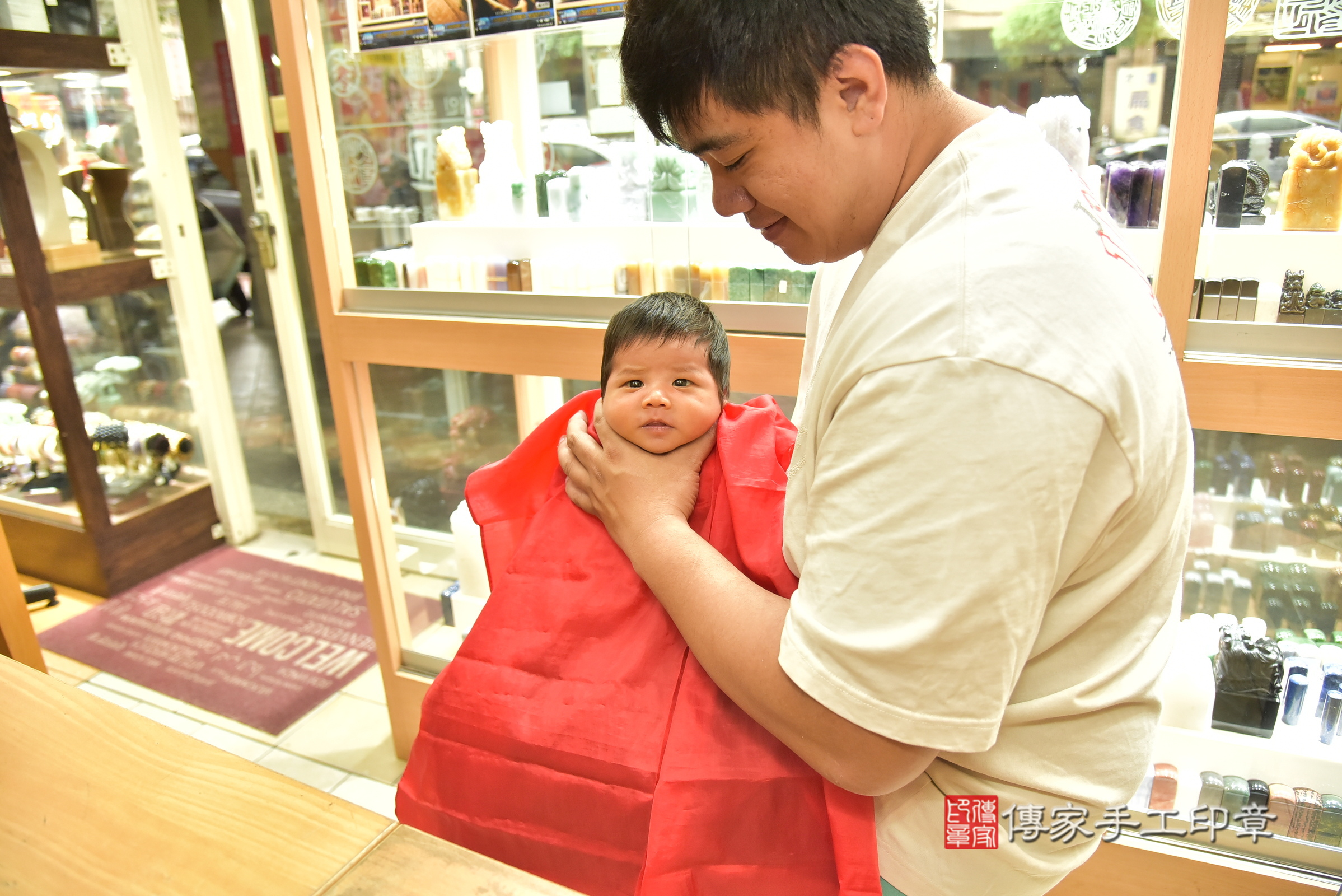 森森寶寶(新北市永和區嬰兒寶寶滿月剃頭理髮、嬰兒剃胎毛儀式吉祥話)。中國風會場，爸媽寶貝穿「日中韓」古裝禮服。專業拍照、證書。★購買「臍帶章、肚臍章、胎毛筆刷印章」贈送：剃頭、收涎、抓周，三選一。2025.4.6，照片19