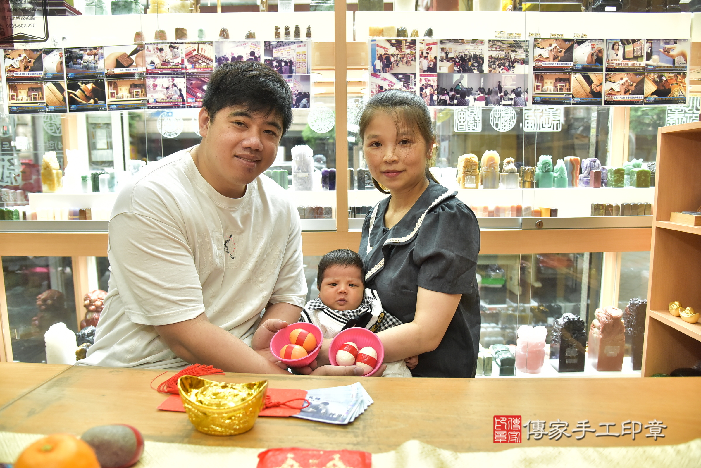 森森寶寶(新北市永和區嬰兒寶寶滿月剃頭理髮、嬰兒剃胎毛儀式吉祥話)。中國風會場，爸媽寶貝穿「日中韓」古裝禮服。專業拍照、證書。★購買「臍帶章、肚臍章、胎毛筆刷印章」贈送：剃頭、收涎、抓周，三選一。2025.4.6，照片5