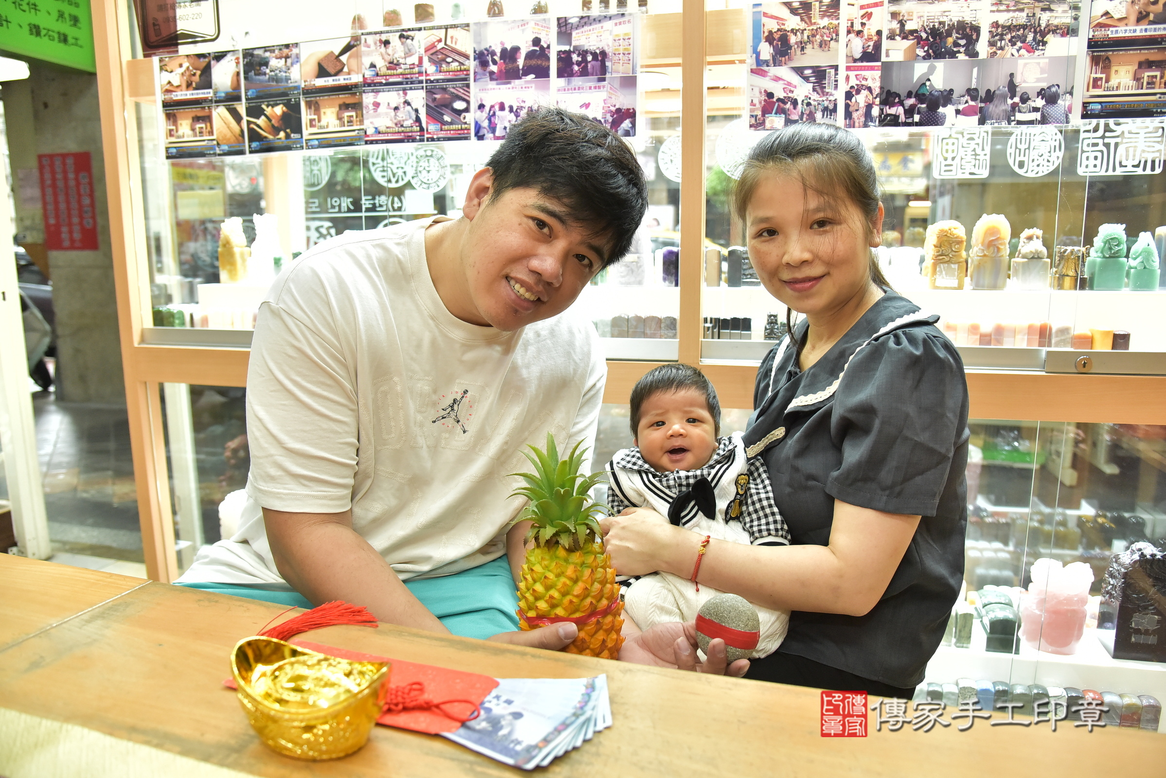 森森寶寶(新北市永和區嬰兒寶寶滿月剃頭理髮、嬰兒剃胎毛儀式吉祥話)。中國風會場，爸媽寶貝穿「日中韓」古裝禮服。專業拍照、證書。★購買「臍帶章、肚臍章、胎毛筆刷印章」贈送：剃頭、收涎、抓周，三選一。2025.4.6，照片11