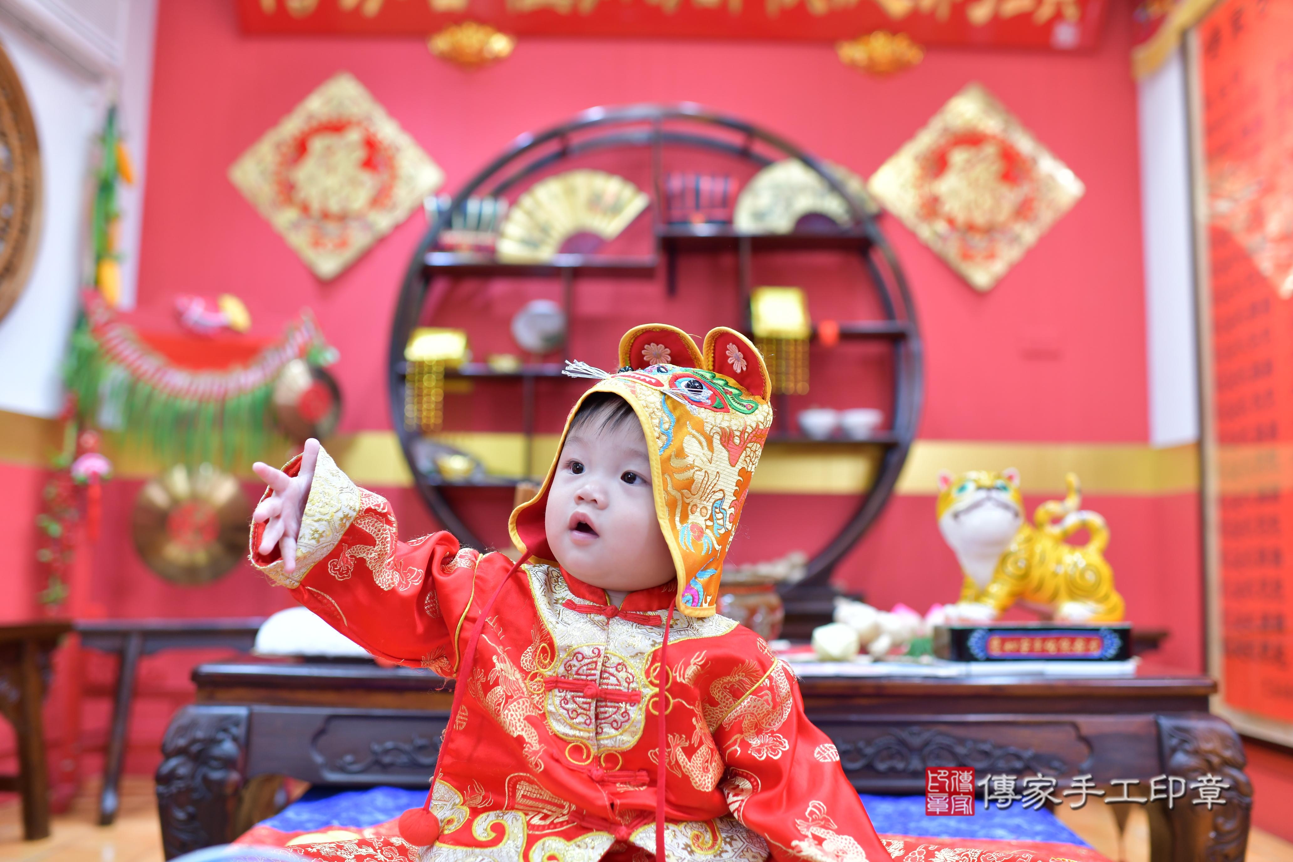 傳家手工印章桃園店、抓周、度脺、中國風會場、傳家嬰兒古禮、吉祥話、抓周道具物品24種、拍照。抓周證書。寶寶抓周、滿周歲、生日快樂、祝福 傳家手工印章桃園店、抓周、度脺、中國風會場、傳家嬰兒古禮、吉祥話、抓周道具物品24種、拍照。抓周證書。寶寶抓周、滿周歲、生日快樂、祝福