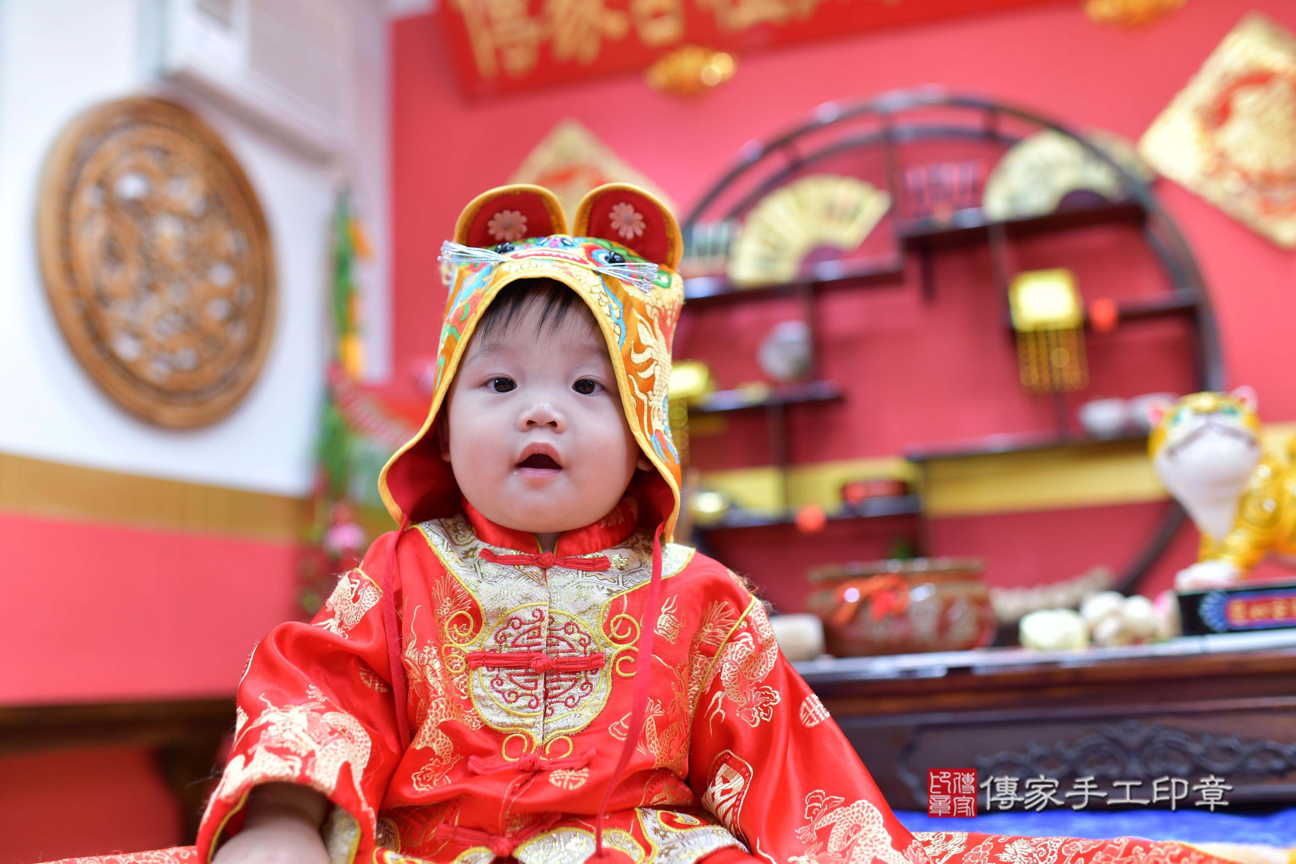 傳家手工印章桃園店、抓周、度脺、中國風會場、傳家嬰兒古禮、吉祥話、抓周道具物品24種、拍照。抓周證書。寶寶抓周、滿周歲、生日快樂、祝福 傳家手工印章桃園店、抓周、度脺、中國風會場、傳家嬰兒古禮、吉祥話、抓周道具物品24種、拍照。抓周證書。寶寶抓周、滿周歲、生日快樂、祝福