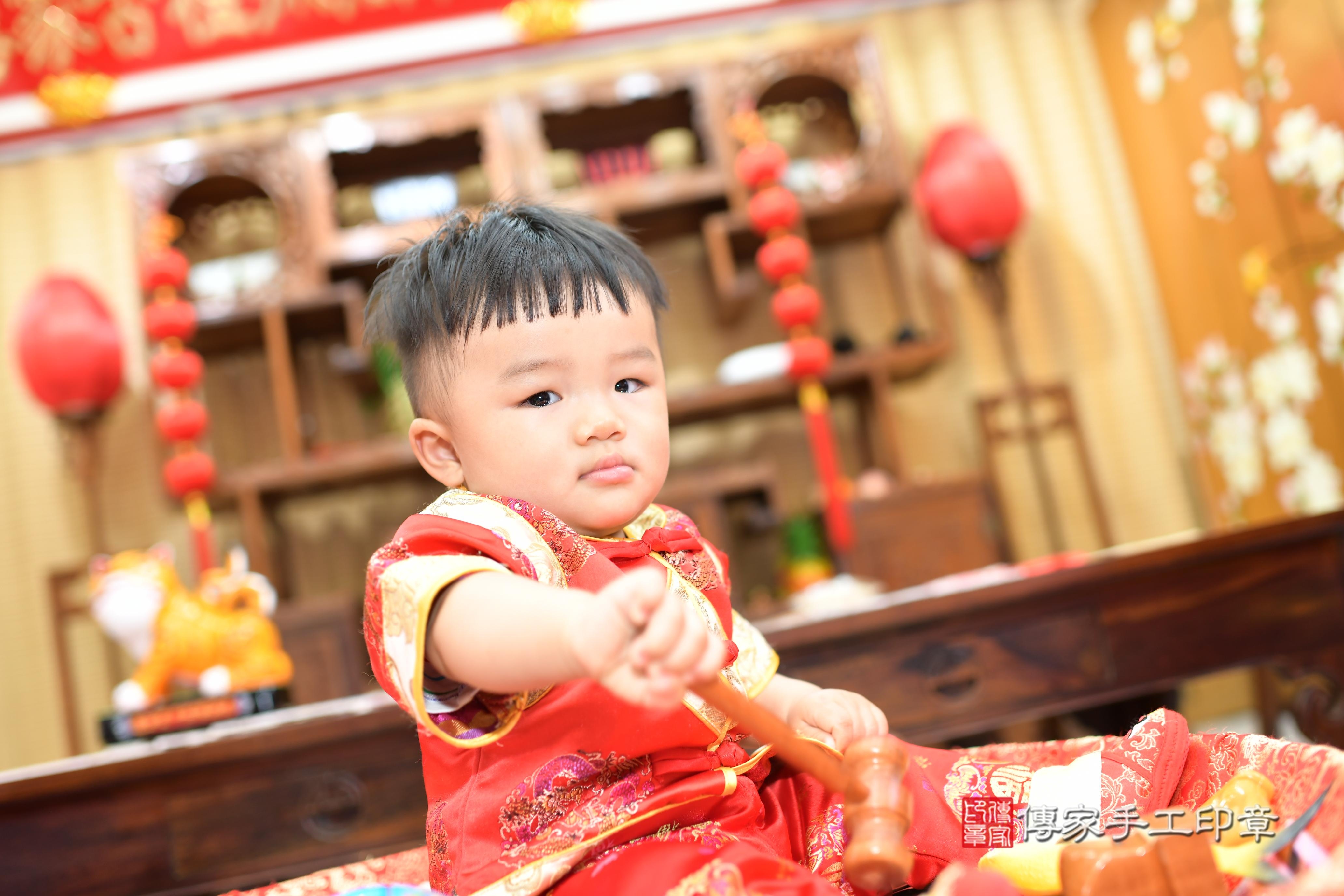 傳家手工印章台南店、抓周、度脺、中國風會場、傳家嬰兒古禮、吉祥話、抓周道具物品24種、拍照。抓周證書。寶寶抓周、滿周歲、生日快樂、祝福 傳家手工印章台南店、抓周、度脺、中國風會場、傳家嬰兒古禮、吉祥話、抓周道具物品24種、拍照。抓周證書。寶寶抓周、滿周歲、生日快樂、祝福