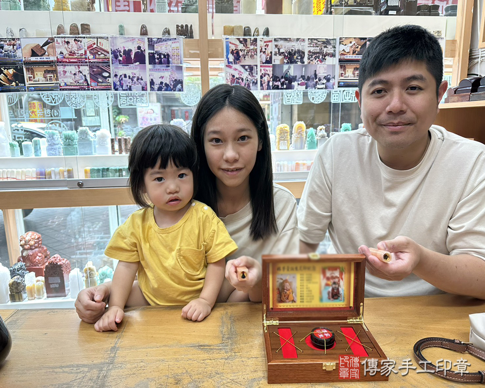顧客滿意推薦：傳家嬰兒101實木木盒、彩虹玉臍髮印章、彩足印。新北市三重區-林先生2025.04.28