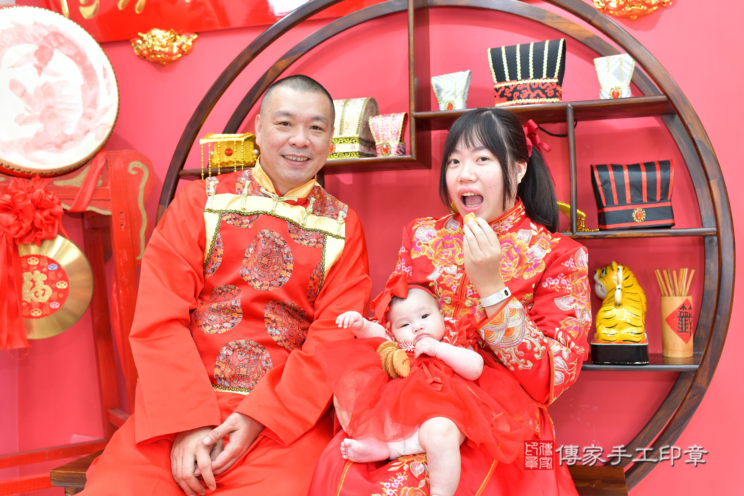 台中市北區小寧寶寶收涎推薦：傳家台中店收涎中國風會場，嬰兒古禮收涎收口水流程儀式、收涎吉祥話、收涎餅乾、收涎拍照。收涎證書。2025.3.16，照片11