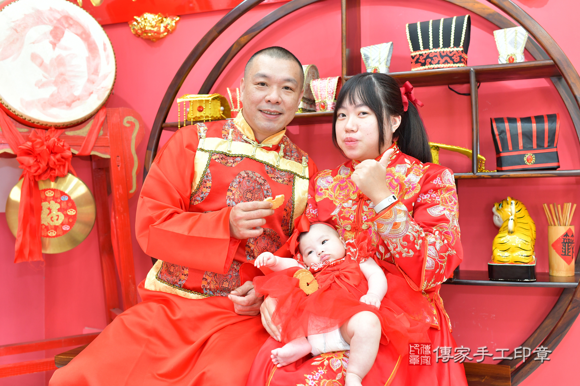 台中市北區小寧寶寶收涎推薦：傳家台中店收涎中國風會場，嬰兒古禮收涎收口水流程儀式、收涎吉祥話、收涎餅乾、收涎拍照。收涎證書。2025.3.16，照片12