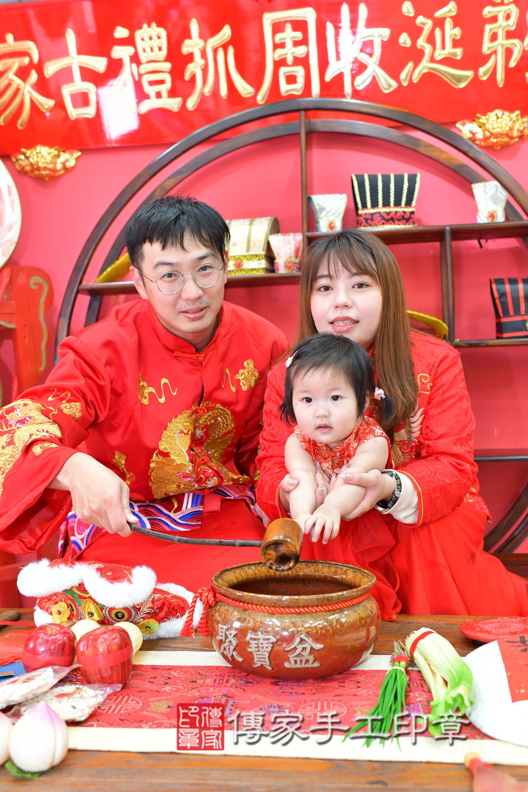 台中市北區晴晴寶寶抓周推薦：傳家台中店抓周度脺中國風會場，嬰兒古禮抓周流程儀式吉祥話、抓周道具物品24種、拍照。抓周證書。2025.3.1，照片18