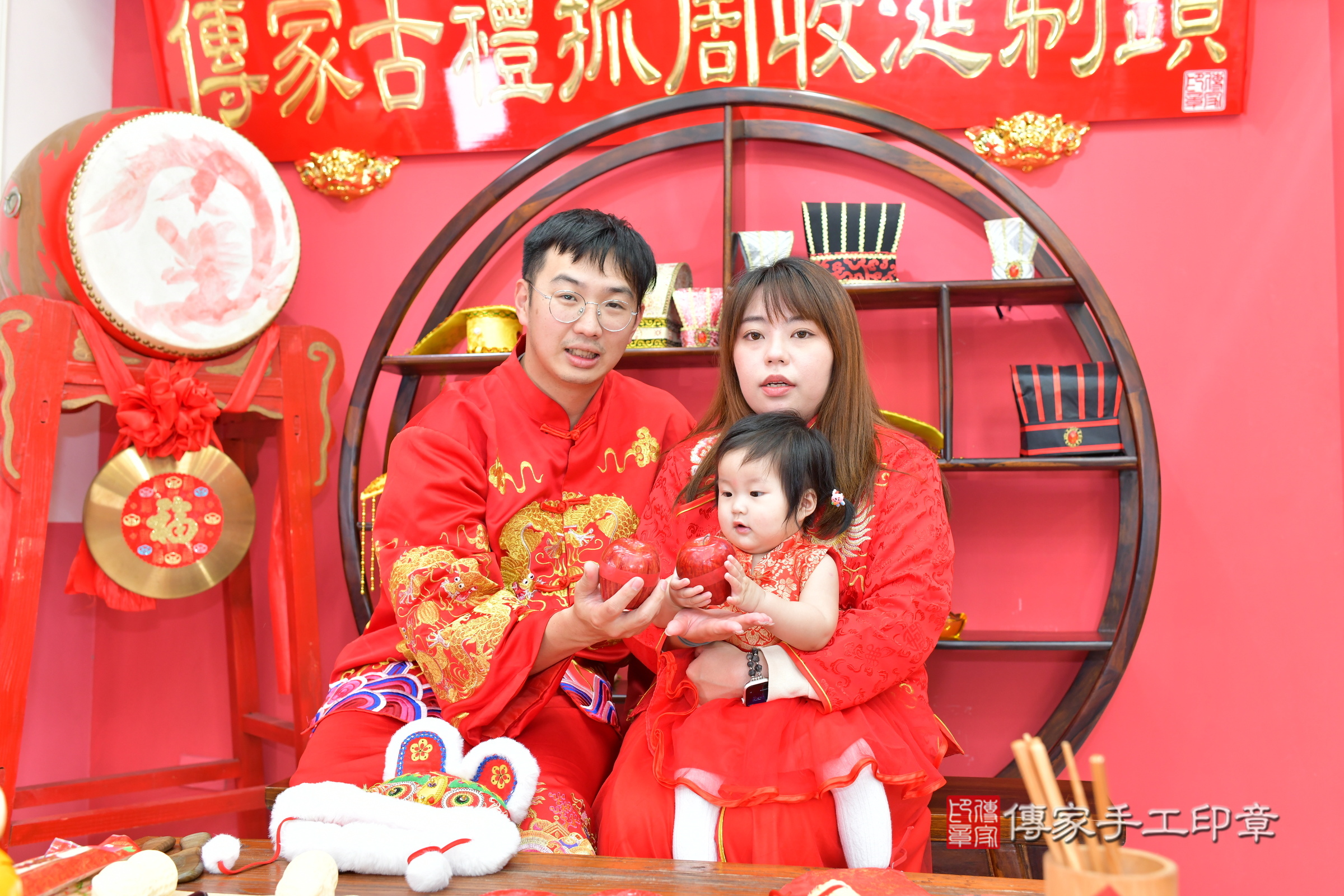 台中市北區晴晴寶寶抓周推薦：傳家台中店抓周度脺中國風會場，嬰兒古禮抓周流程儀式吉祥話、抓周道具物品24種、拍照。抓周證書。2025.3.1，照片22