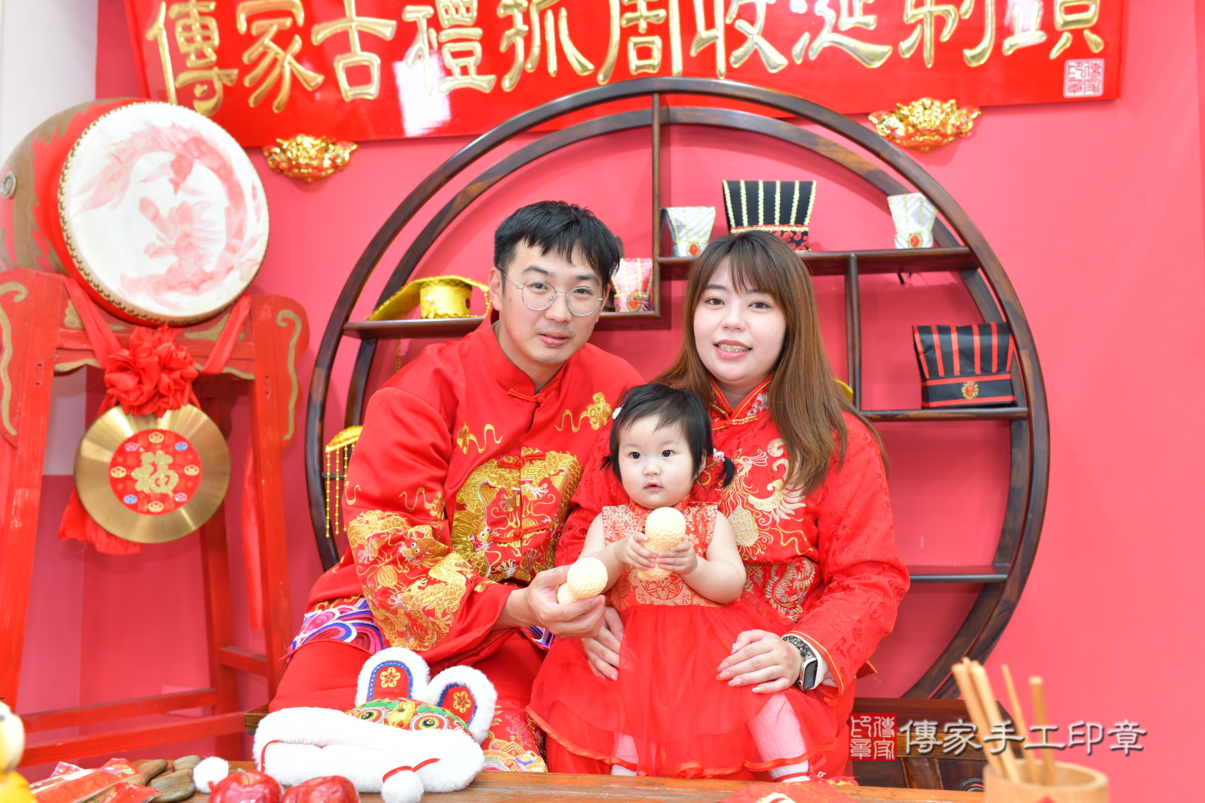 台中市北區晴晴寶寶抓周推薦：傳家台中店抓周度脺中國風會場，嬰兒古禮抓周流程儀式吉祥話、抓周道具物品24種、拍照。抓周證書。2025.3.1，照片21