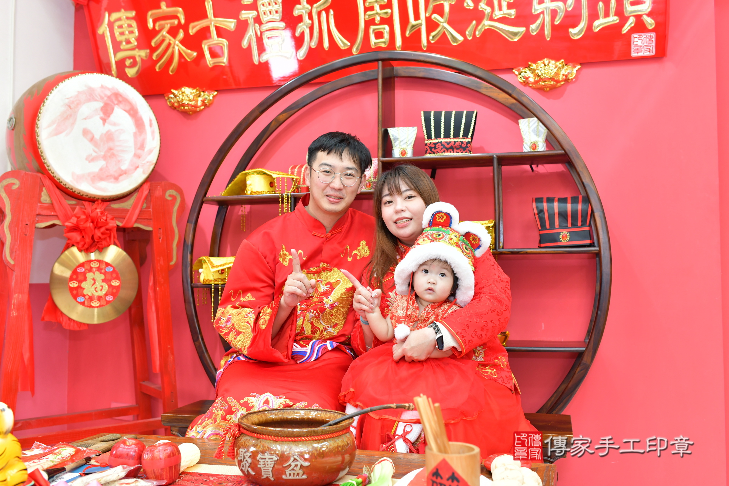 台中市北區晴晴寶寶抓周推薦：傳家台中店抓周度脺中國風會場，嬰兒古禮抓周流程儀式吉祥話、抓周道具物品24種、拍照。抓周證書。2025.3.1，照片2