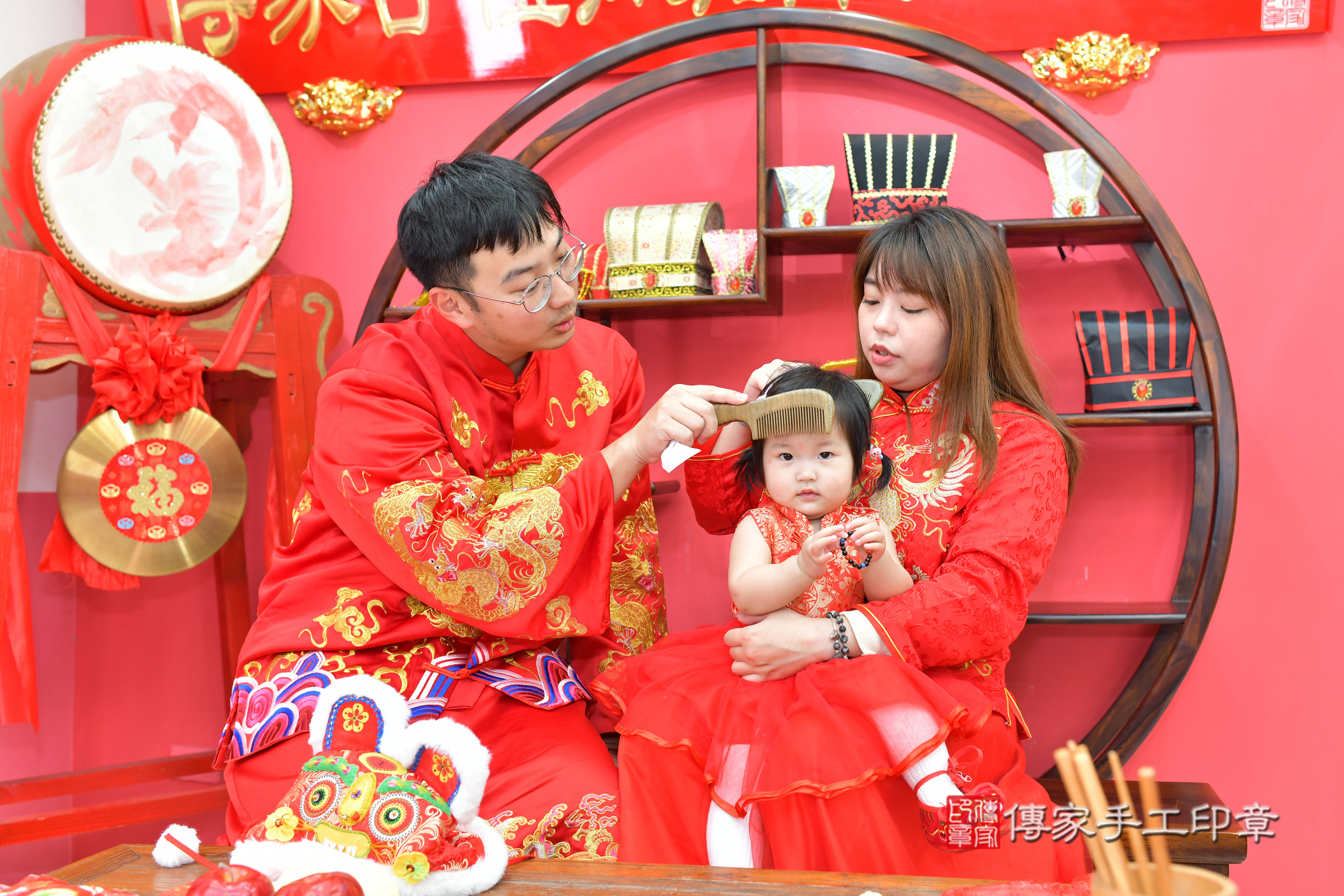 台中市北區晴晴寶寶抓周推薦：傳家台中店抓周度脺中國風會場，嬰兒古禮抓周流程儀式吉祥話、抓周道具物品24種、拍照。抓周證書。2025.3.1，照片20