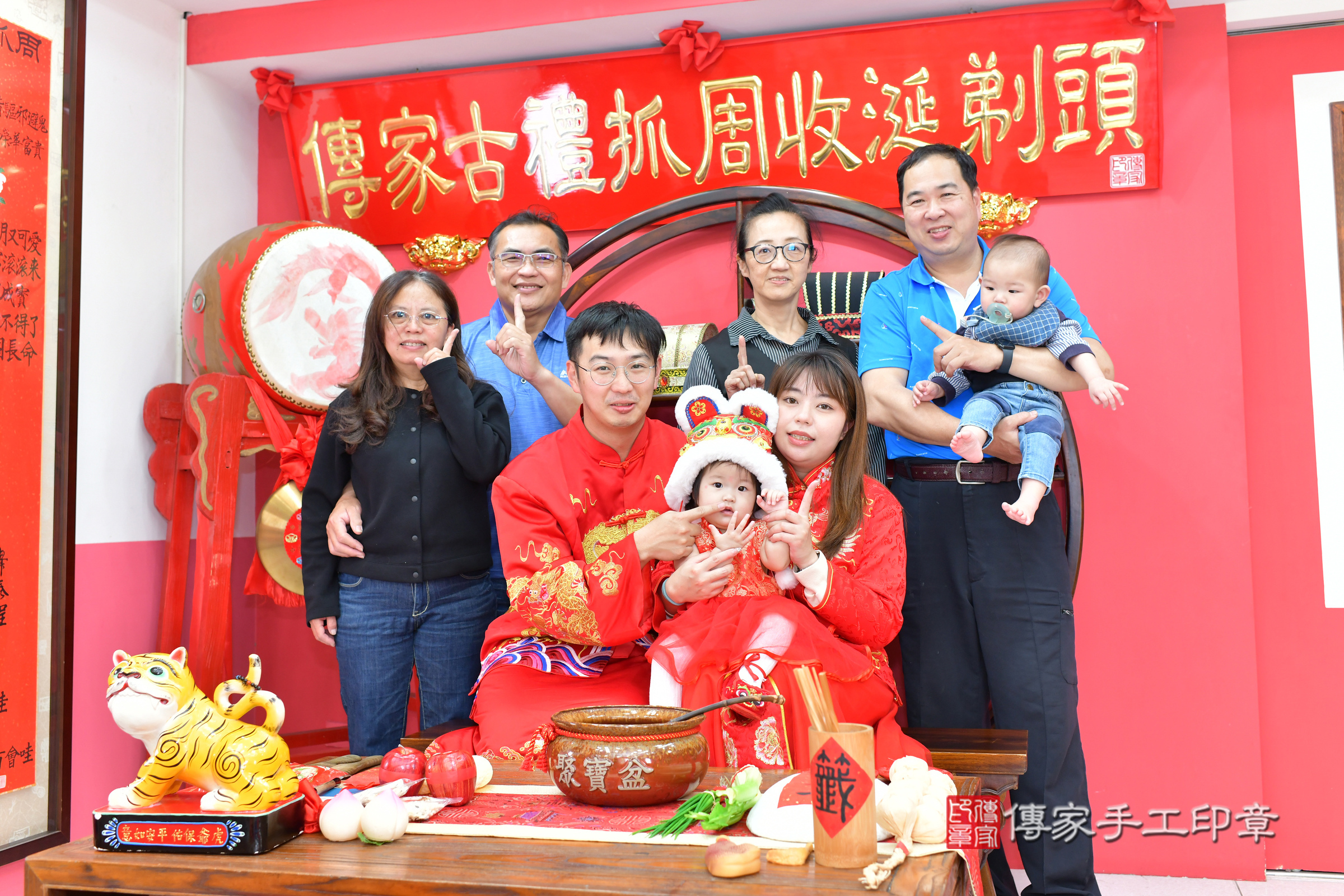 台中市北區晴晴寶寶抓周推薦：傳家台中店抓周度脺中國風會場，嬰兒古禮抓周流程儀式吉祥話、抓周道具物品24種、拍照。抓周證書。2025.3.1，照片30