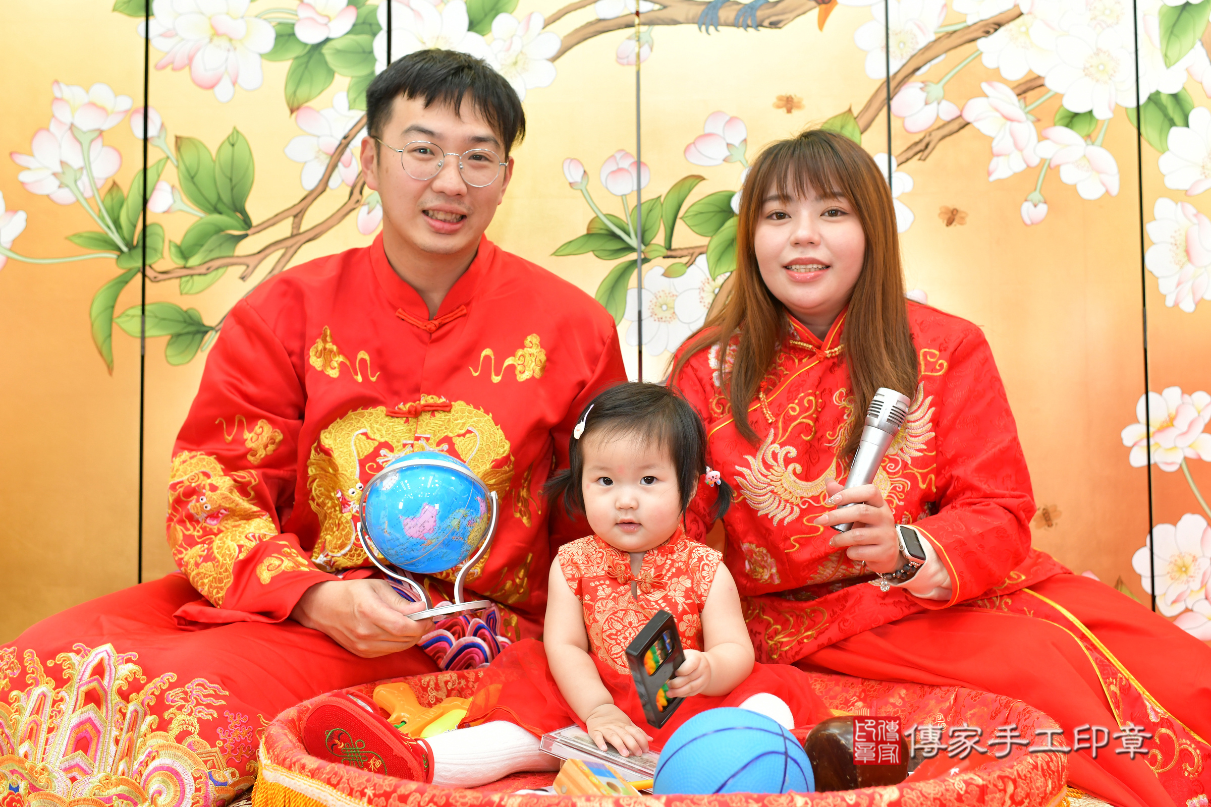 台中市北區晴晴寶寶抓周推薦：傳家台中店抓周度脺中國風會場，嬰兒古禮抓周流程儀式吉祥話、抓周道具物品24種、拍照。抓周證書。2025.3.1，照片10