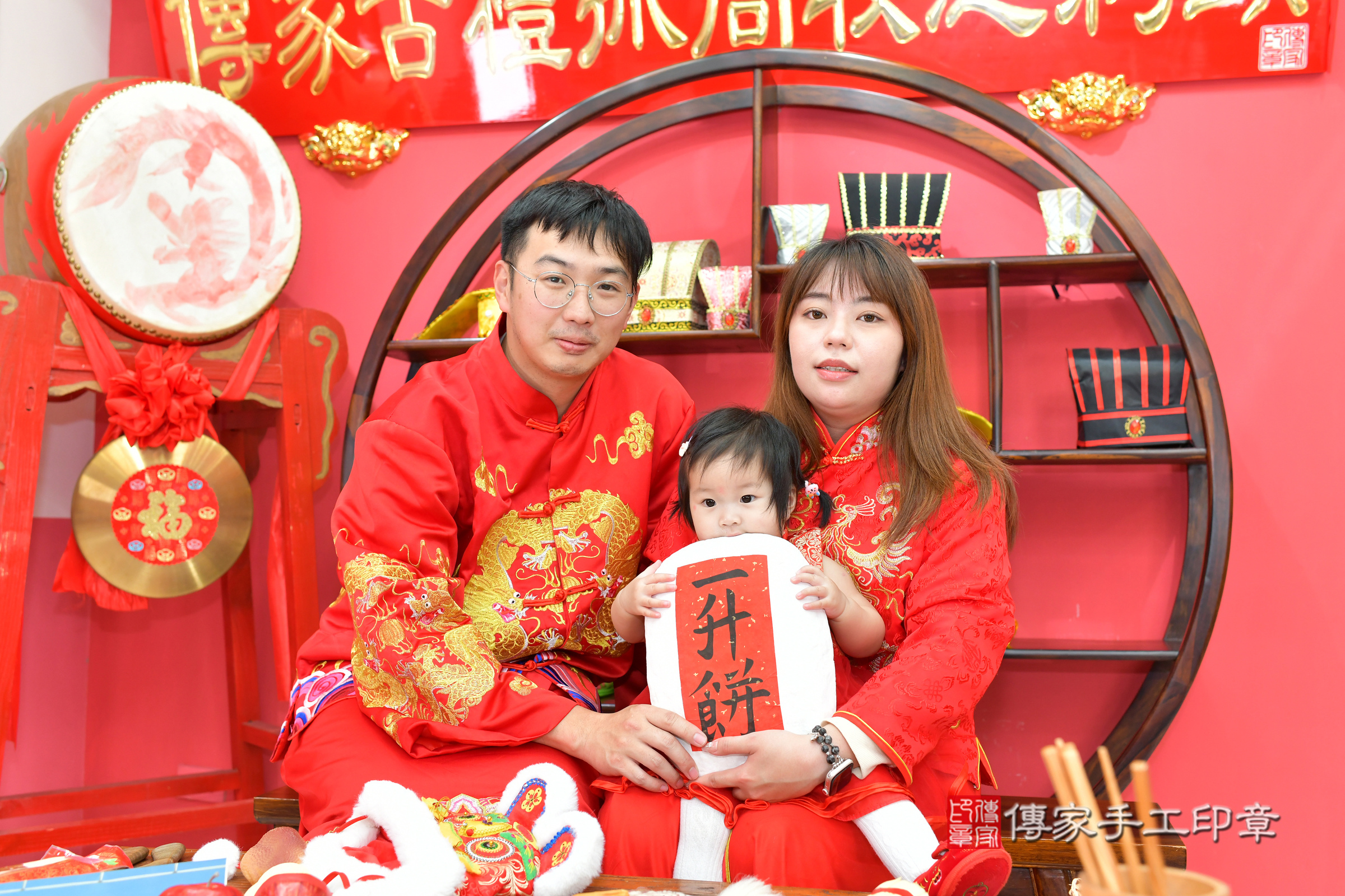 台中市北區晴晴寶寶抓周推薦：傳家台中店抓周度脺中國風會場，嬰兒古禮抓周流程儀式吉祥話、抓周道具物品24種、拍照。抓周證書。2025.3.1，照片23