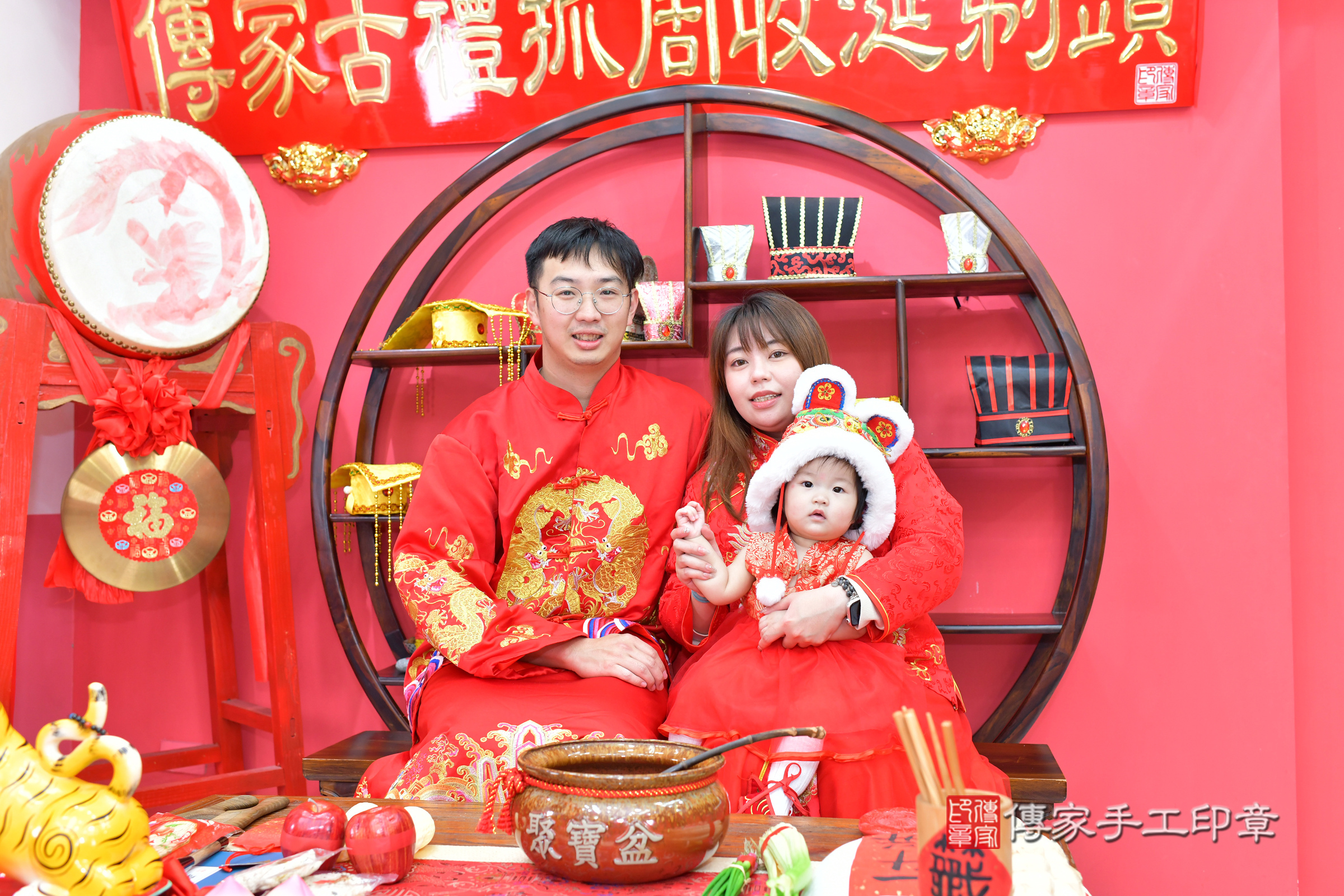 台中市北區晴晴寶寶抓周推薦：傳家台中店抓周度脺中國風會場，嬰兒古禮抓周流程儀式吉祥話、抓周道具物品24種、拍照。抓周證書。2025.3.1，照片1