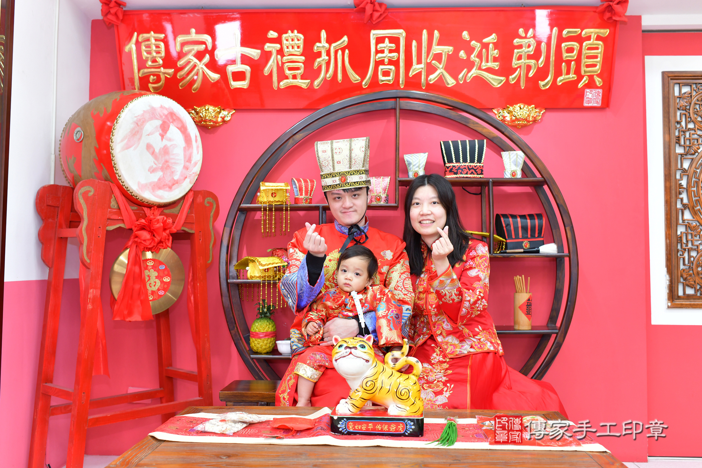 台中市北區小拓寶寶抓周推薦：傳家台中店抓周度脺中國風會場，嬰兒古禮抓周流程儀式吉祥話、抓周道具物品24種、拍照。抓周證書。2025.3.16，照片1