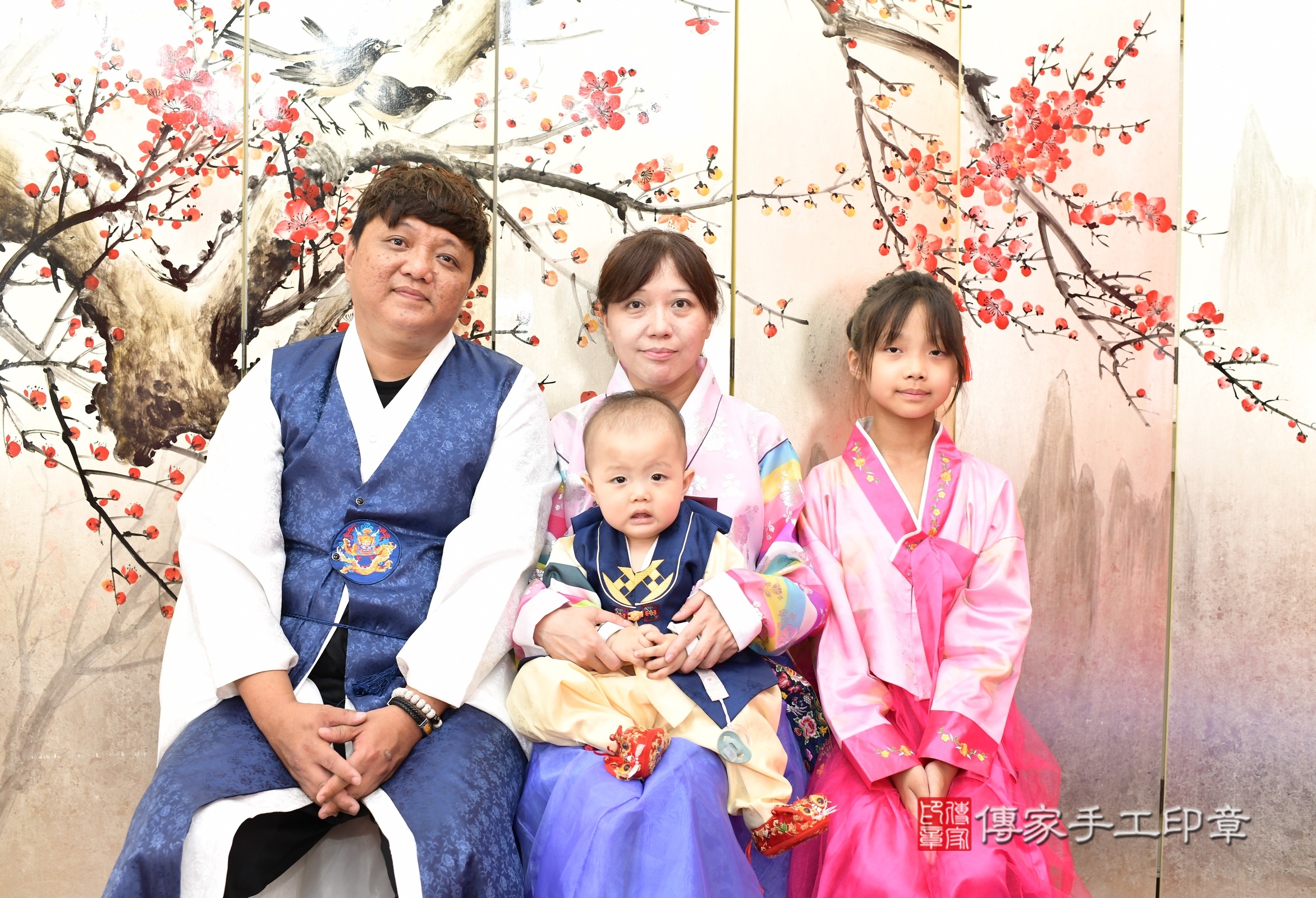 新北市永和區程程寶寶抓周推薦：傳家新北店抓周度脺中國風會場，嬰兒古禮抓周流程儀式吉祥話、抓周道具物品24種、拍照。抓周證書。2025.4.19，照片1