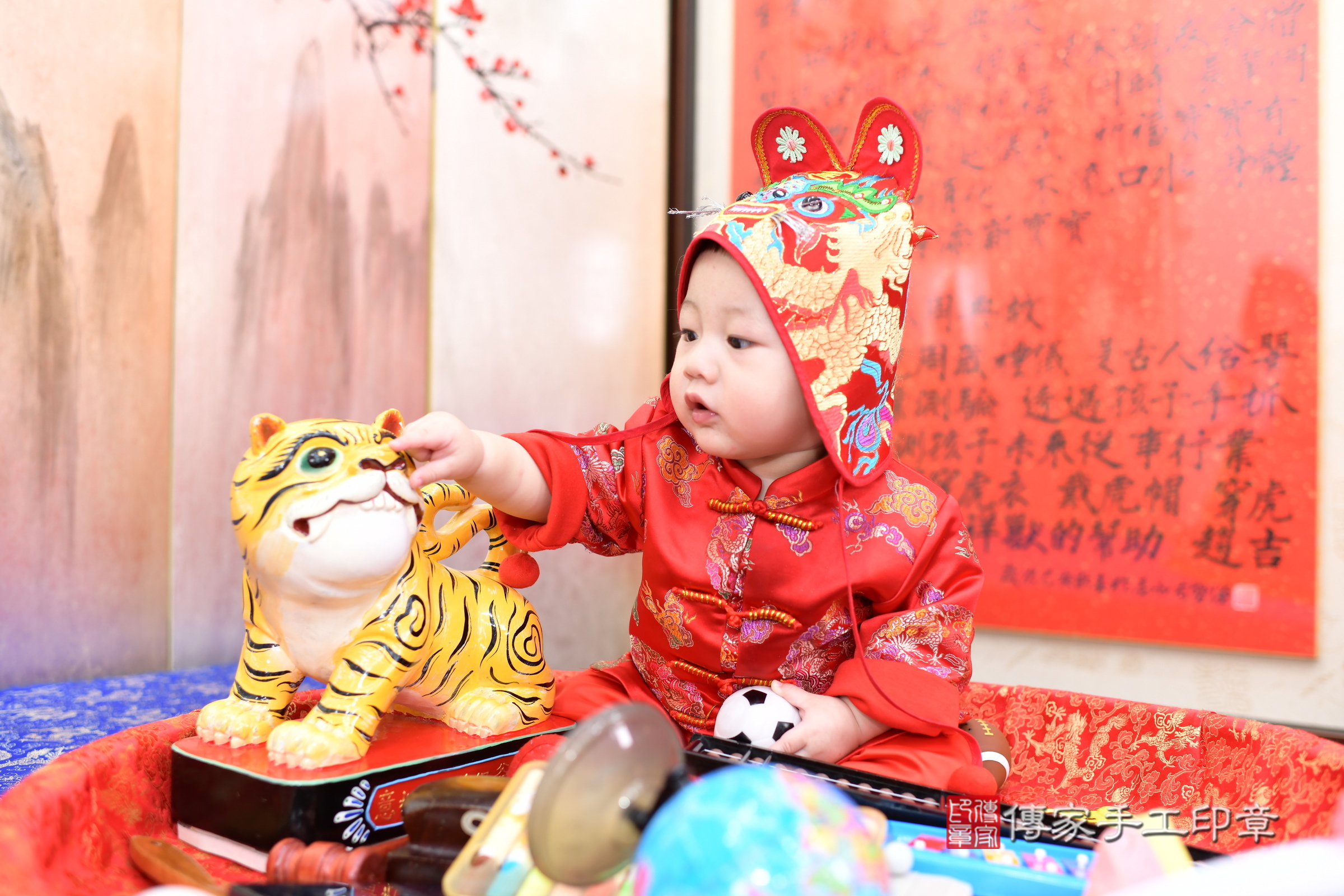 新北市永和區辰辰寶寶抓周推薦:傳家新北店抓周度脺中國風會場,嬰兒古禮抓周流程儀式吉祥話、抓周道具物品24種、拍照。抓周證書。2025.4.24,照片14 新北市永和區辰辰寶寶抓周推薦:傳家新北店抓周度脺中國風會場,嬰兒古禮抓周流程儀式吉祥話、抓周道具物品24種、拍照。抓周證書。2025.4.24,照片14