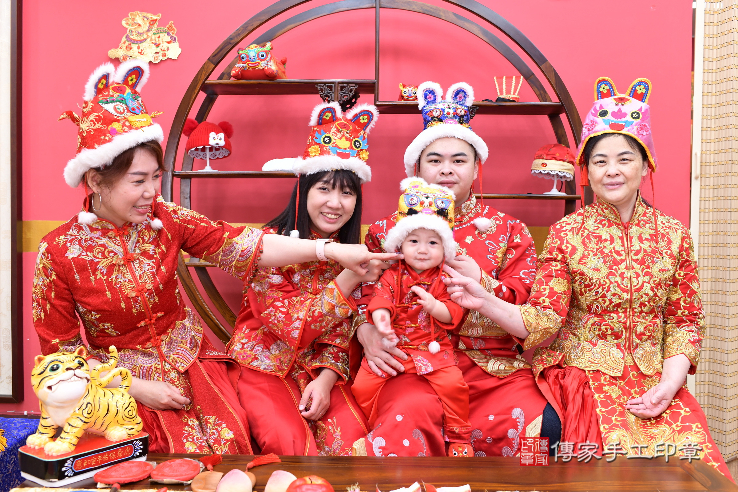 新北市永和區辰辰寶寶抓周推薦:傳家新北店抓周度脺中國風會場,嬰兒古禮抓周流程儀式吉祥話、抓周道具物品24種、拍照。抓周證書。2025.4.24,照片15 新北市永和區辰辰寶寶抓周推薦:傳家新北店抓周度脺中國風會場,嬰兒古禮抓周流程儀式吉祥話、抓周道具物品24種、拍照。抓周證書。2025.4.24,照片15