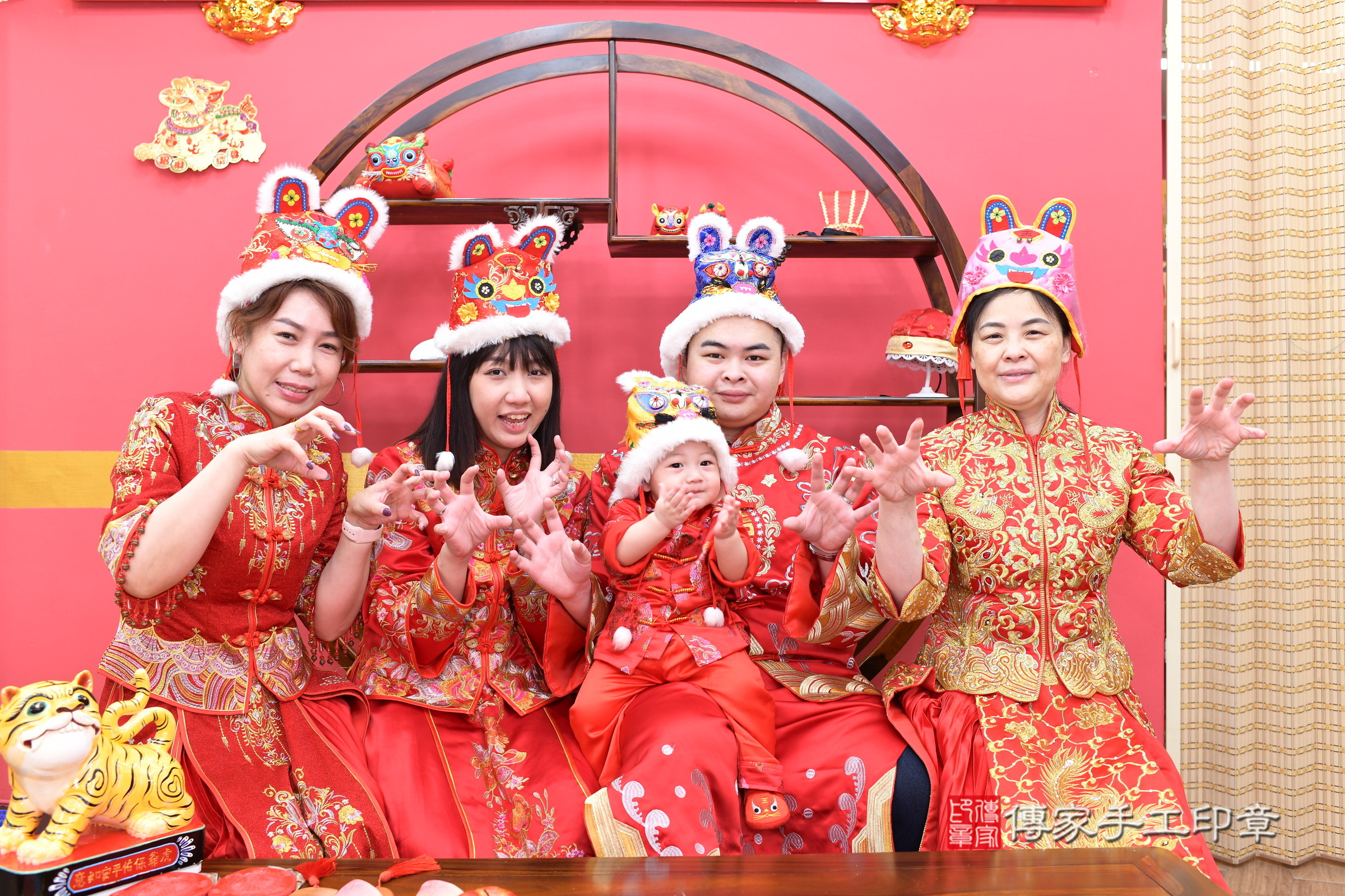 新北市永和區辰辰寶寶抓周推薦:傳家新北店抓周度脺中國風會場,嬰兒古禮抓周流程儀式吉祥話、抓周道具物品24種、拍照。抓周證書。2025.4.24,照片16 新北市永和區辰辰寶寶抓周推薦:傳家新北店抓周度脺中國風會場,嬰兒古禮抓周流程儀式吉祥話、抓周道具物品24種、拍照。抓周證書。2025.4.24,照片16