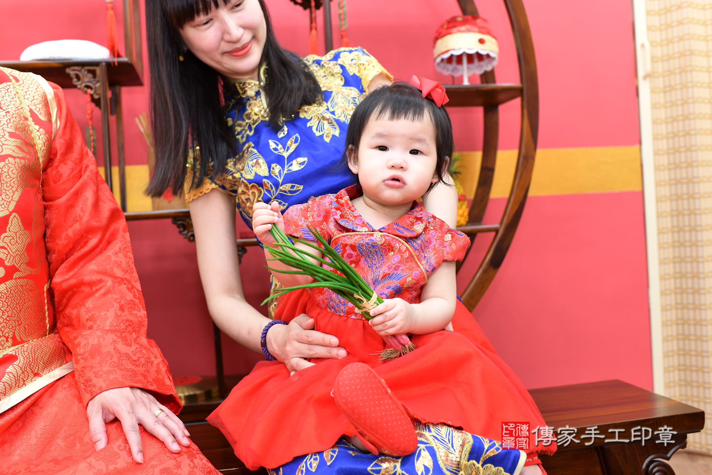 新北市永和區小渝寶寶抓周推薦:傳家新北店抓周度脺中國風會場,嬰兒古禮抓周流程儀式吉祥話、抓周道具物品24種、拍照。抓周證書。2025.4.30,照片15 新北市永和區小渝寶寶抓周推薦:傳家新北店抓周度脺中國風會場,嬰兒古禮抓周流程儀式吉祥話、抓周道具物品24種、拍照。抓周證書。2025.4.30,照片15
