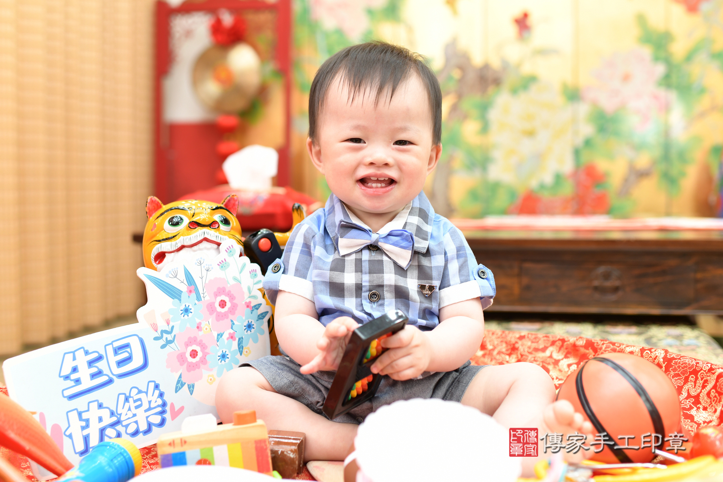 台北市大同區小湛寶寶抓周推薦：傳家台北店抓周度脺中國風會場，嬰兒古禮抓周流程儀式吉祥話、抓周道具物品24種、拍照。抓周證書。2025.4.22，照片1