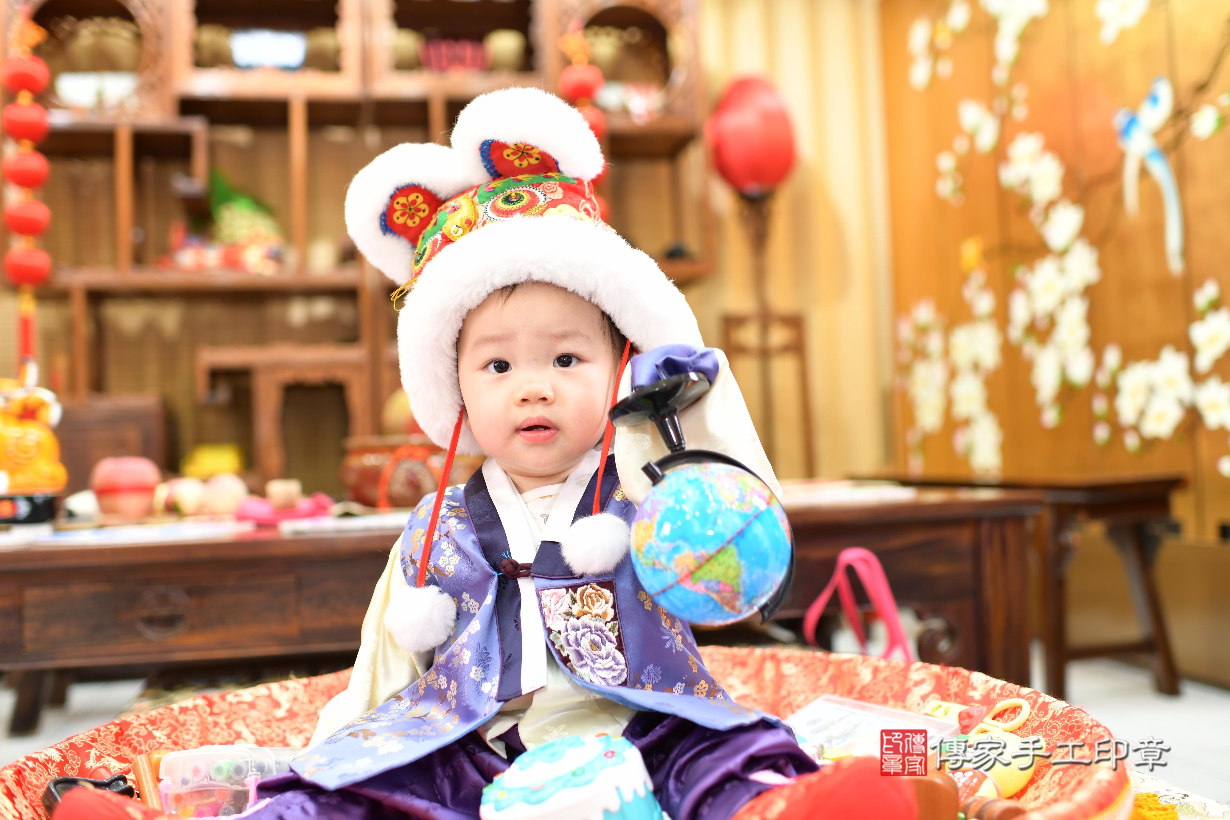 傳家手工印章台南店、抓周、度脺、中國風會場、傳家嬰兒古禮、吉祥話、抓周道具物品24種、拍照。抓周證書。寶寶抓周、滿周歲、生日快樂、祝福 傳家手工印章台南店、抓周、度脺、中國風會場、傳家嬰兒古禮、吉祥話、抓周道具物品24種、拍照。抓周證書。寶寶抓周、滿周歲、生日快樂、祝福