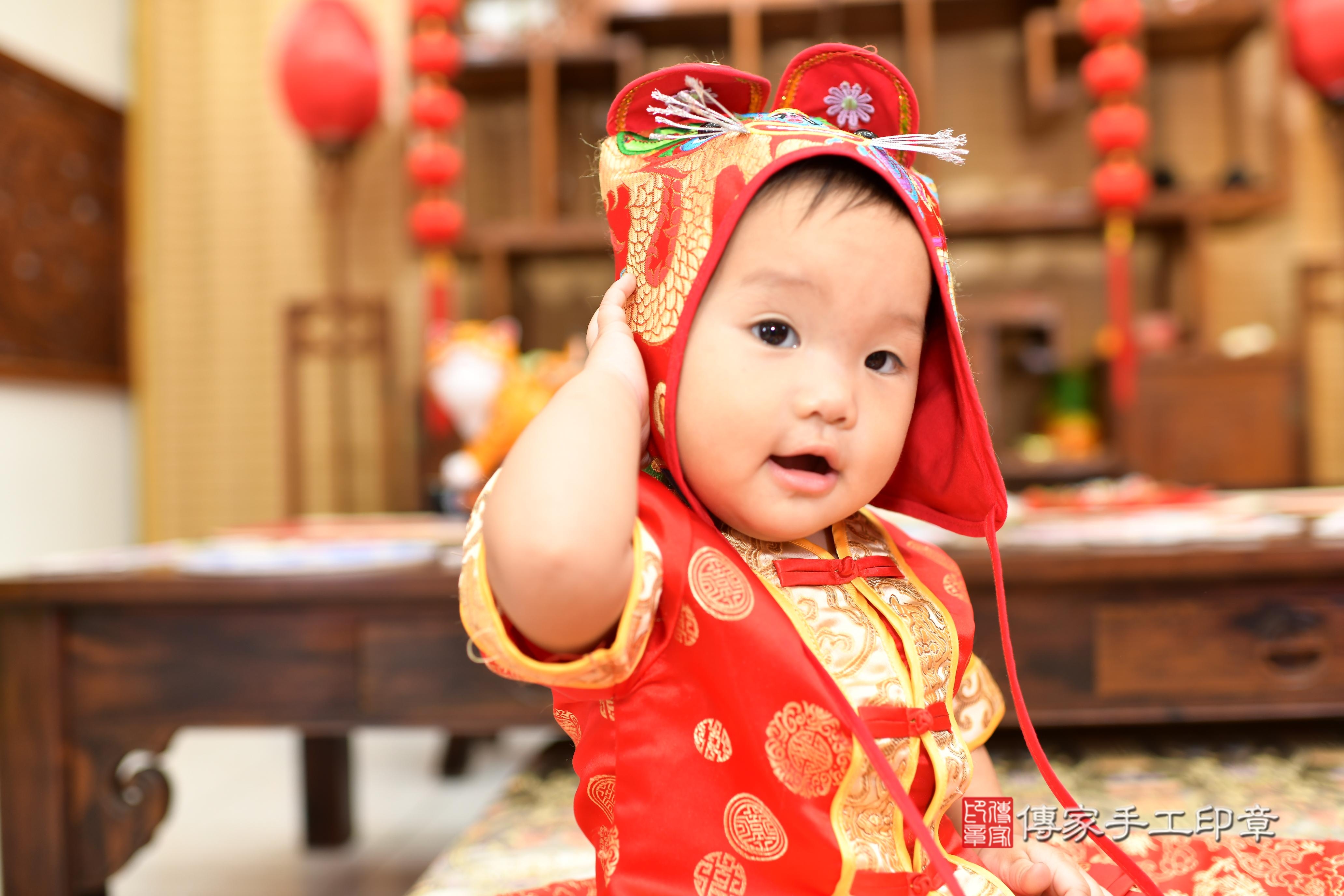 傳家手工印章高雄店、抓周、度脺、中國風會場、傳家嬰兒古禮、吉祥話、抓周道具物品24種、拍照。抓周證書。寶寶抓周、滿周歲、生日快樂、祝福 傳家手工印章高雄店、抓周、度脺、中國風會場、傳家嬰兒古禮、吉祥話、抓周道具物品24種、拍照。抓周證書。寶寶抓周、滿周歲、生日快樂、祝福