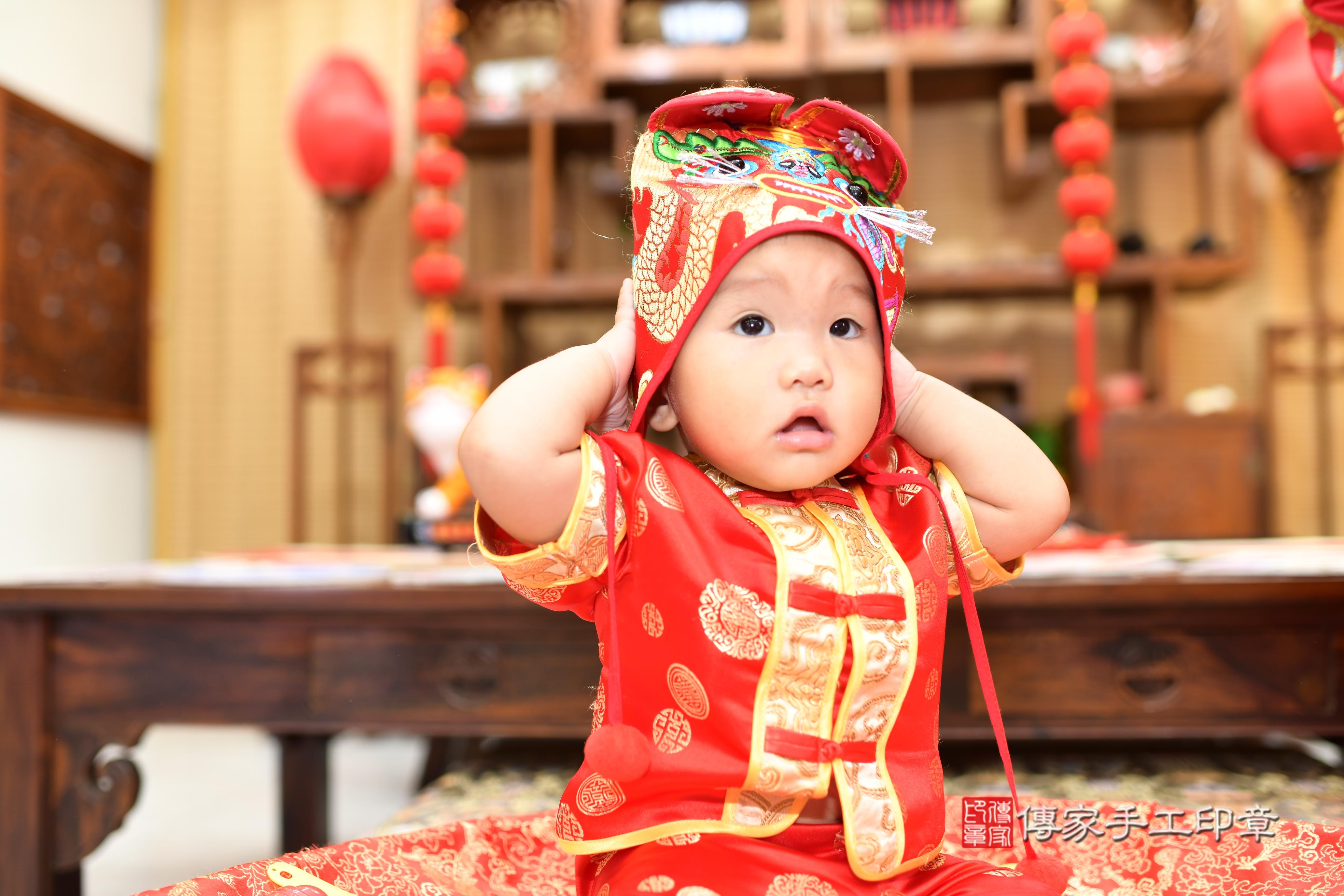 傳家手工印章高雄店、抓周、度脺、中國風會場、傳家嬰兒古禮、吉祥話、抓周道具物品24種、拍照。抓周證書。寶寶抓周、滿周歲、生日快樂、祝福 傳家手工印章高雄店、抓周、度脺、中國風會場、傳家嬰兒古禮、吉祥話、抓周道具物品24種、拍照。抓周證書。寶寶抓周、滿周歲、生日快樂、祝福