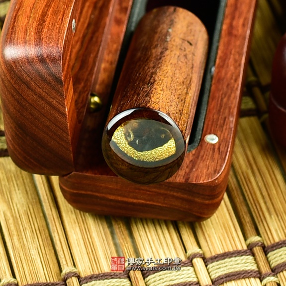 顧客滿意推薦:傳家嬰兒烤漆小三寶、紅紫檀木臍髮印章、胎毛筆。新北市中和區-陳先生2025.05.18 顧客滿意推薦:傳家嬰兒烤漆小三寶、紅紫檀木臍髮印章、胎毛筆。新北市中和區-陳先生2025.05.18